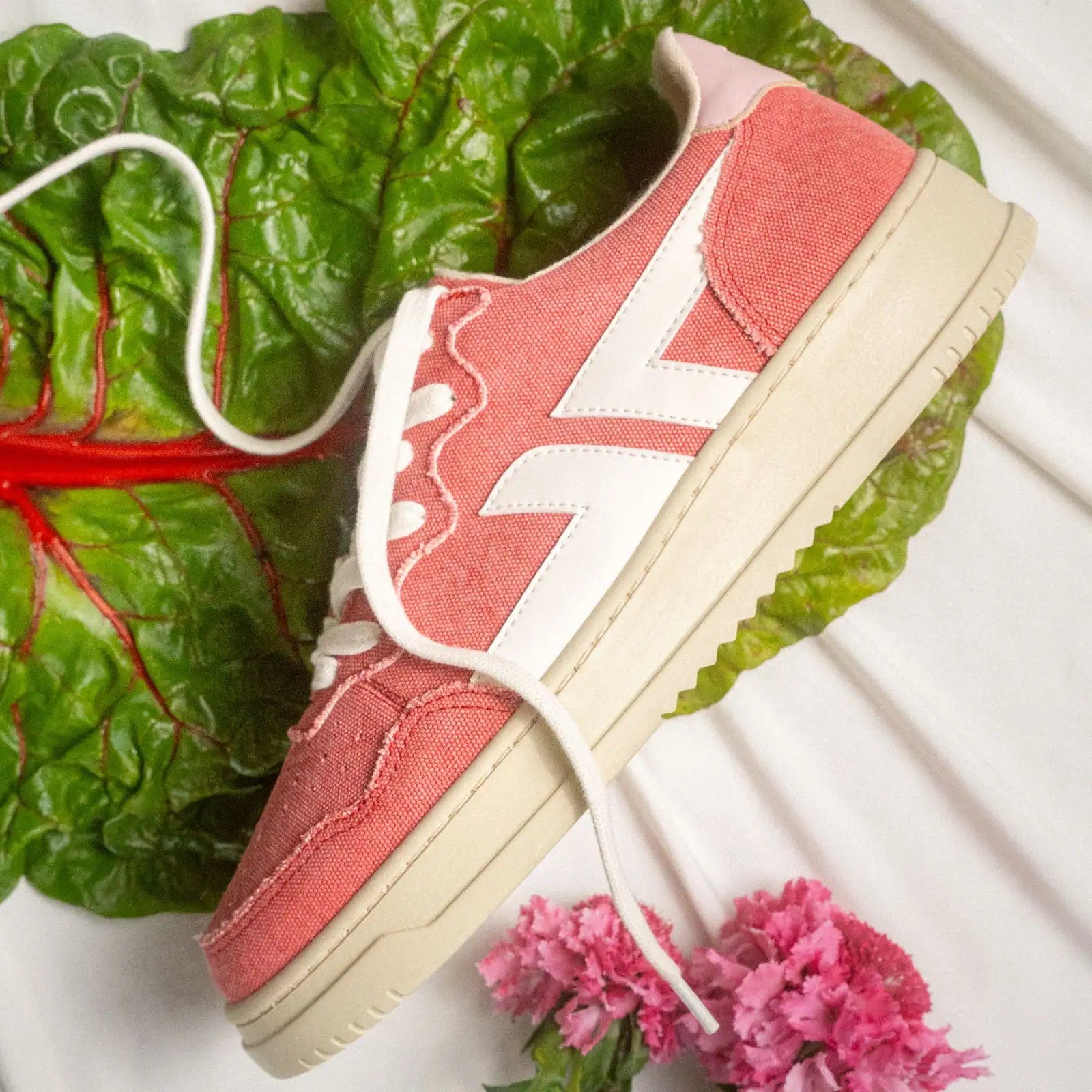Beta-Series B4 Handmade Vegan Sneakers in Rosso - Ecomarket.com