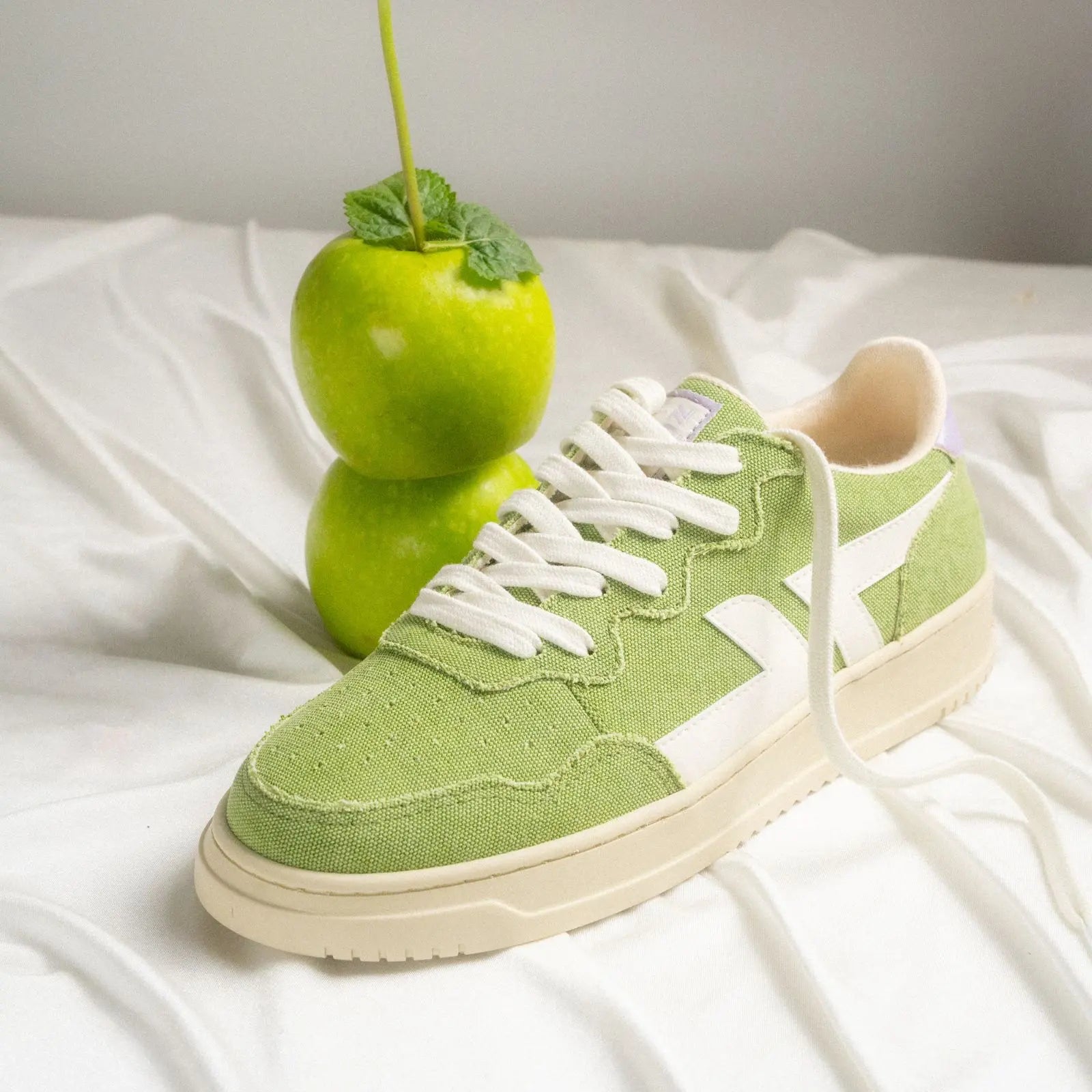 Beta-Series B4 Handmade Vegan Sneakers in Verde - Ecomarket.com