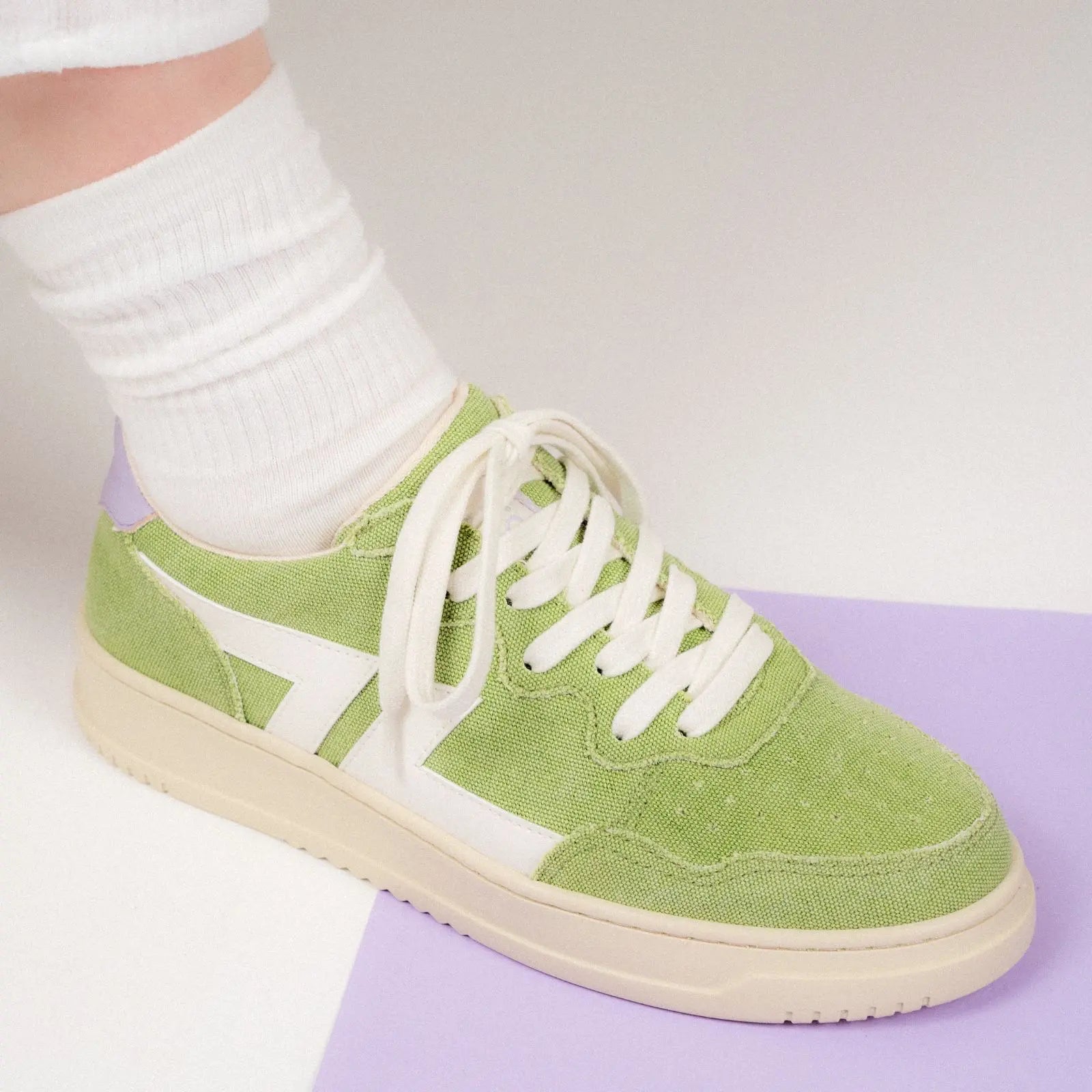Beta-Series B4 Handmade Vegan Sneakers in Verde - Ecomarket.com