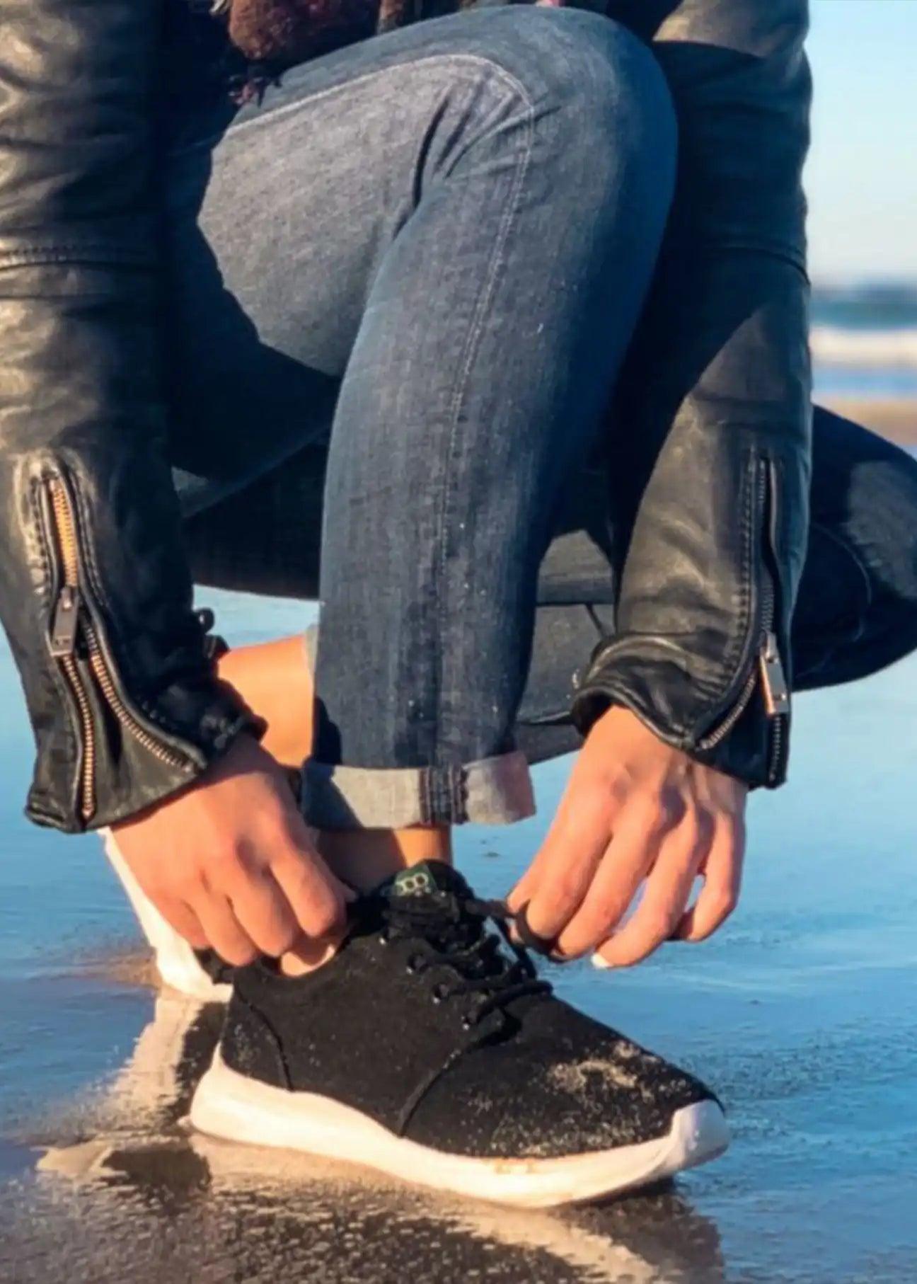 8000Kicks Explorer V2 Black & White - Ecomarket.com
