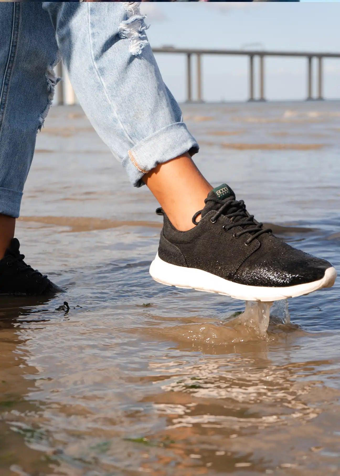 8000Kicks Explorer V2 Black & White - Ecomarket.com