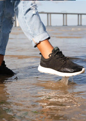 8000Kicks Explorer V2 Black & White - Ecomarket.com