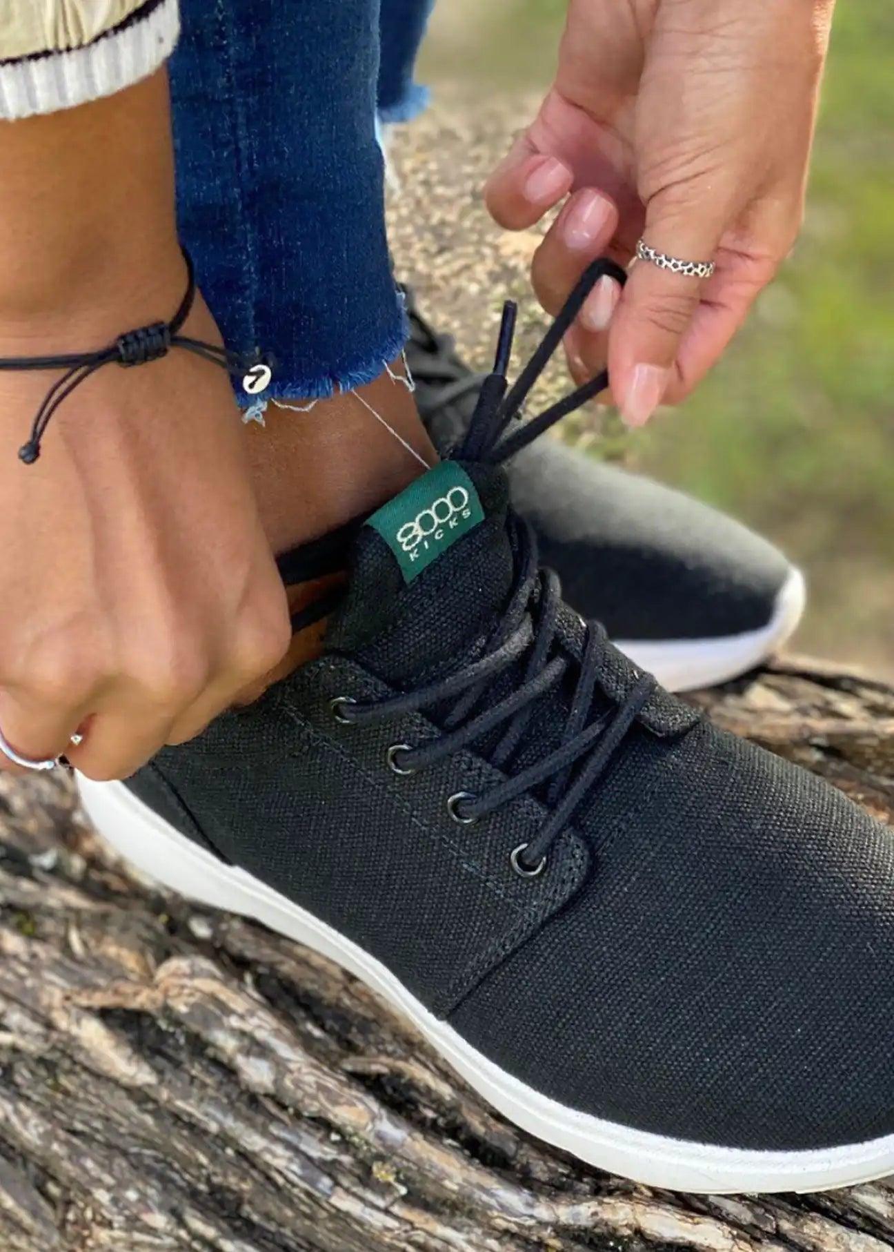 8000Kicks Explorer V2 Black & White - Ecomarket.com