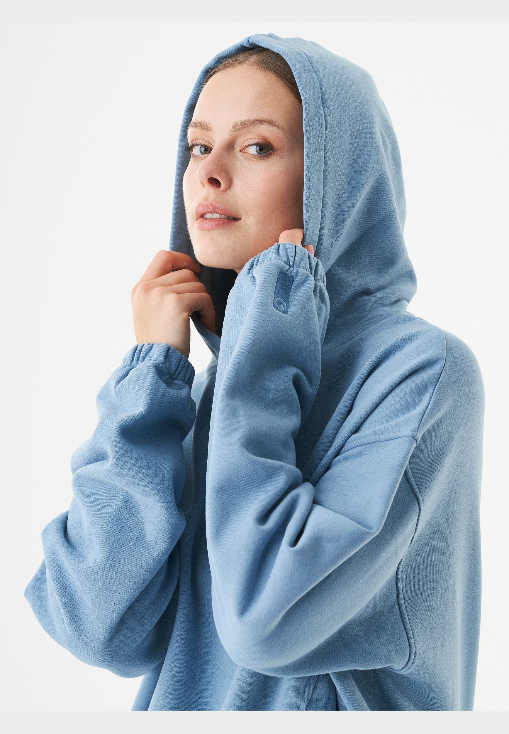 HANDE Soft Touch Oversize Hoodie in 100% Organic Cotton in steel blue - Ecomarket.com