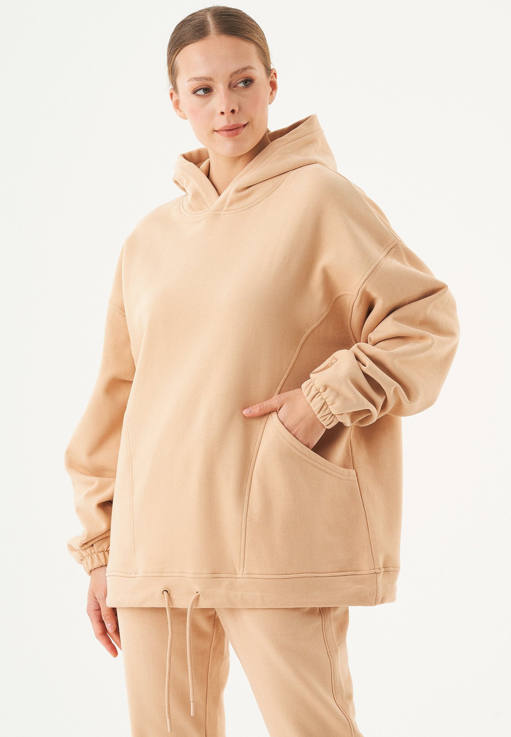HANDE Soft Touch Oversize Hoodie in 100% Organic Cotton in beige - Ecomarket.com
