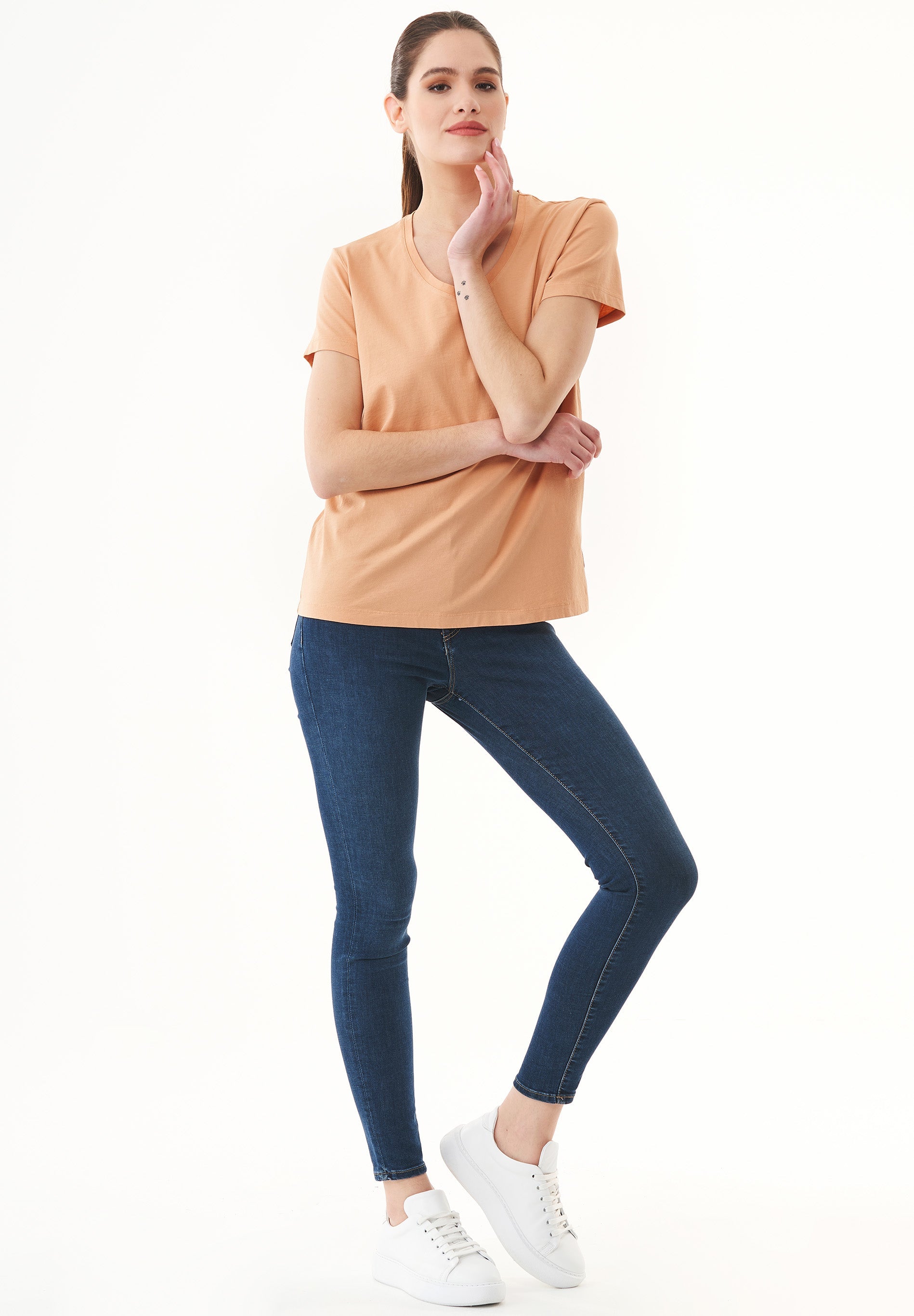 Natural Dye T-Shirt in Organic Cotton onion skin - Ecomarket.com