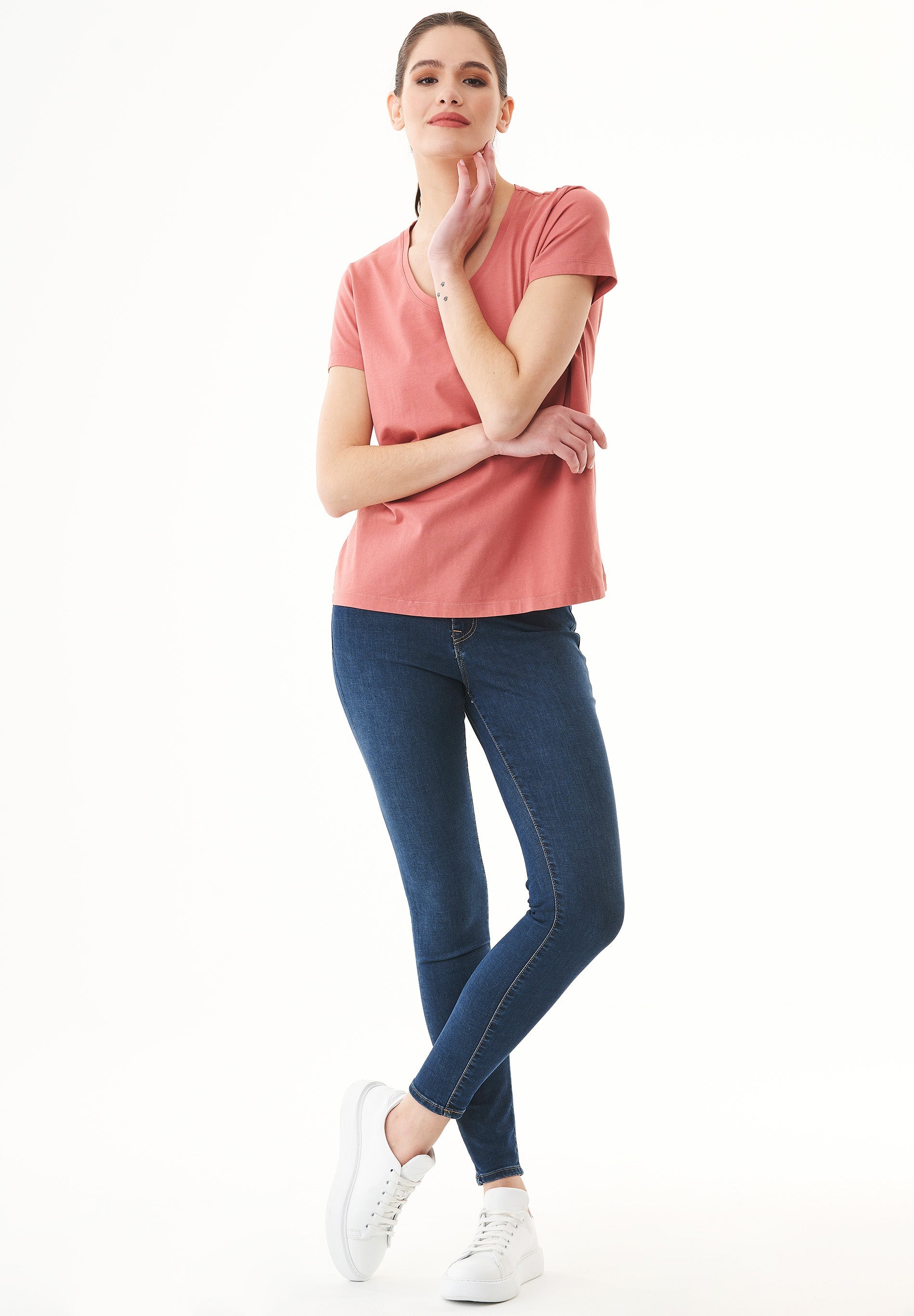 Natural Dye T-Shirt in Organic Cotton rubia flower - Ecomarket.com