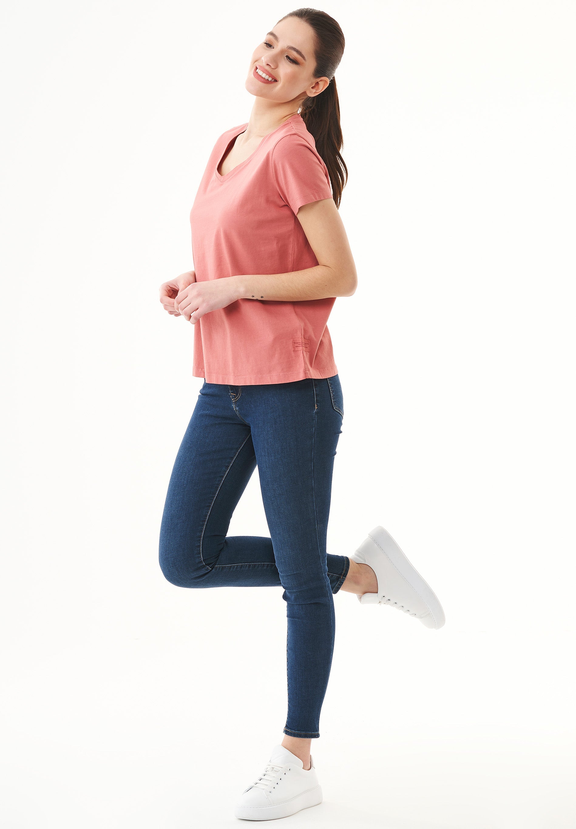 Natural Dye T-Shirt in Organic Cotton rubia flower - Ecomarket.com