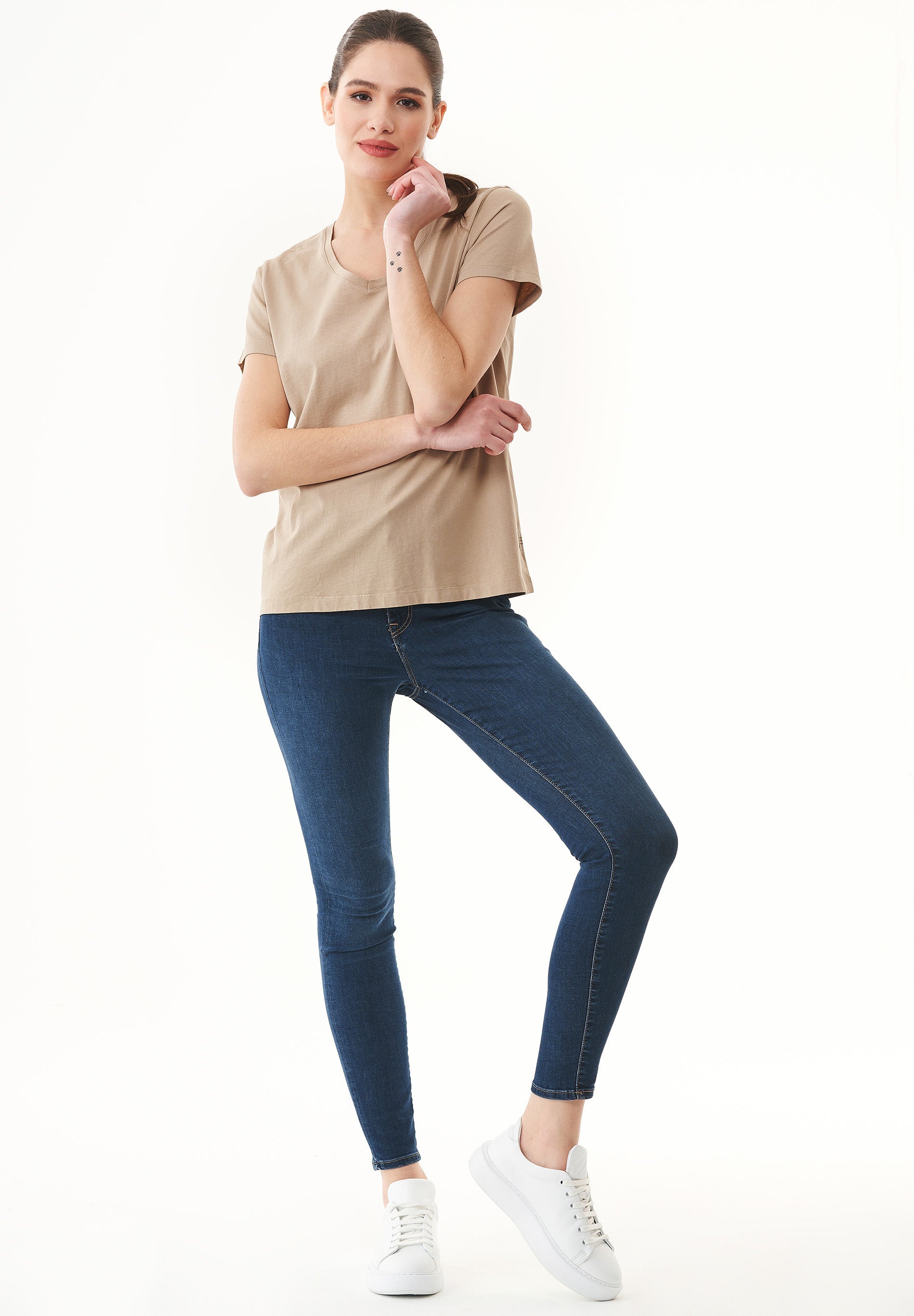 Natural Dye T-Shirt in Organic Cotton walnut husk - Ecomarket.com