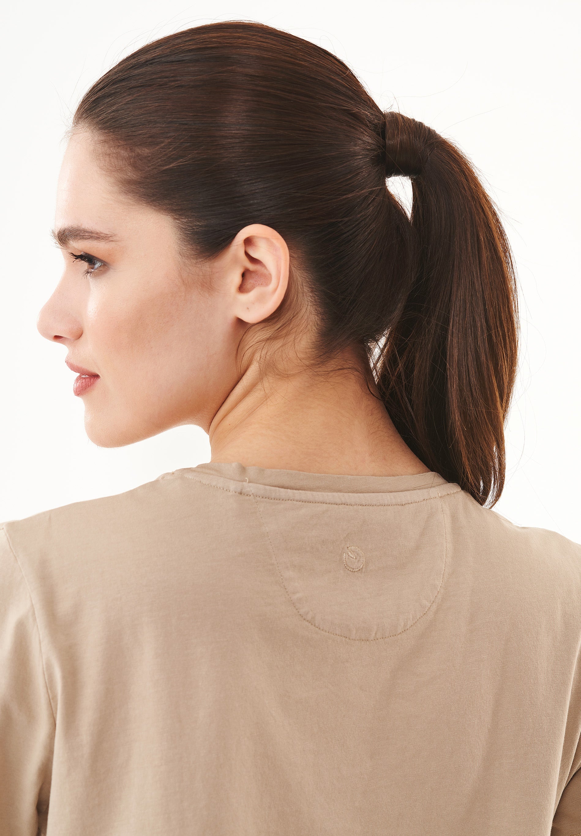 Natural Dye T-Shirt in Organic Cotton walnut husk - Ecomarket.com