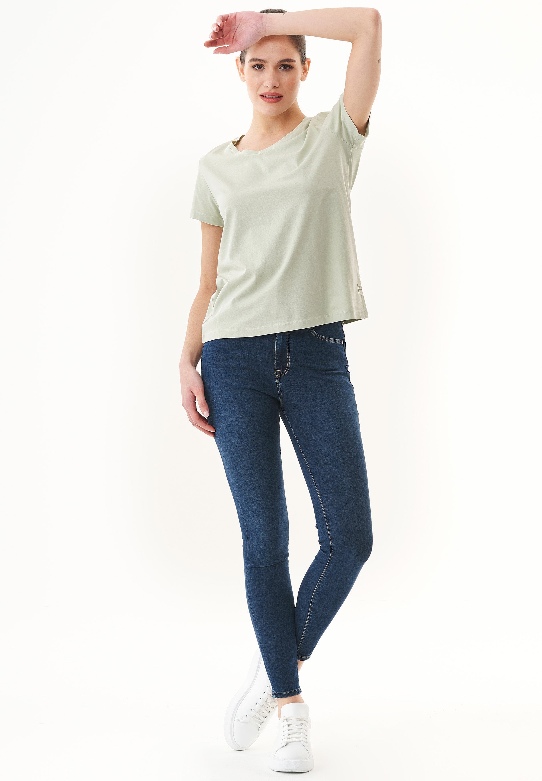Natural Dye T-Shirt in Organic Cotton light white mulberry leaves - Ecomarket.com