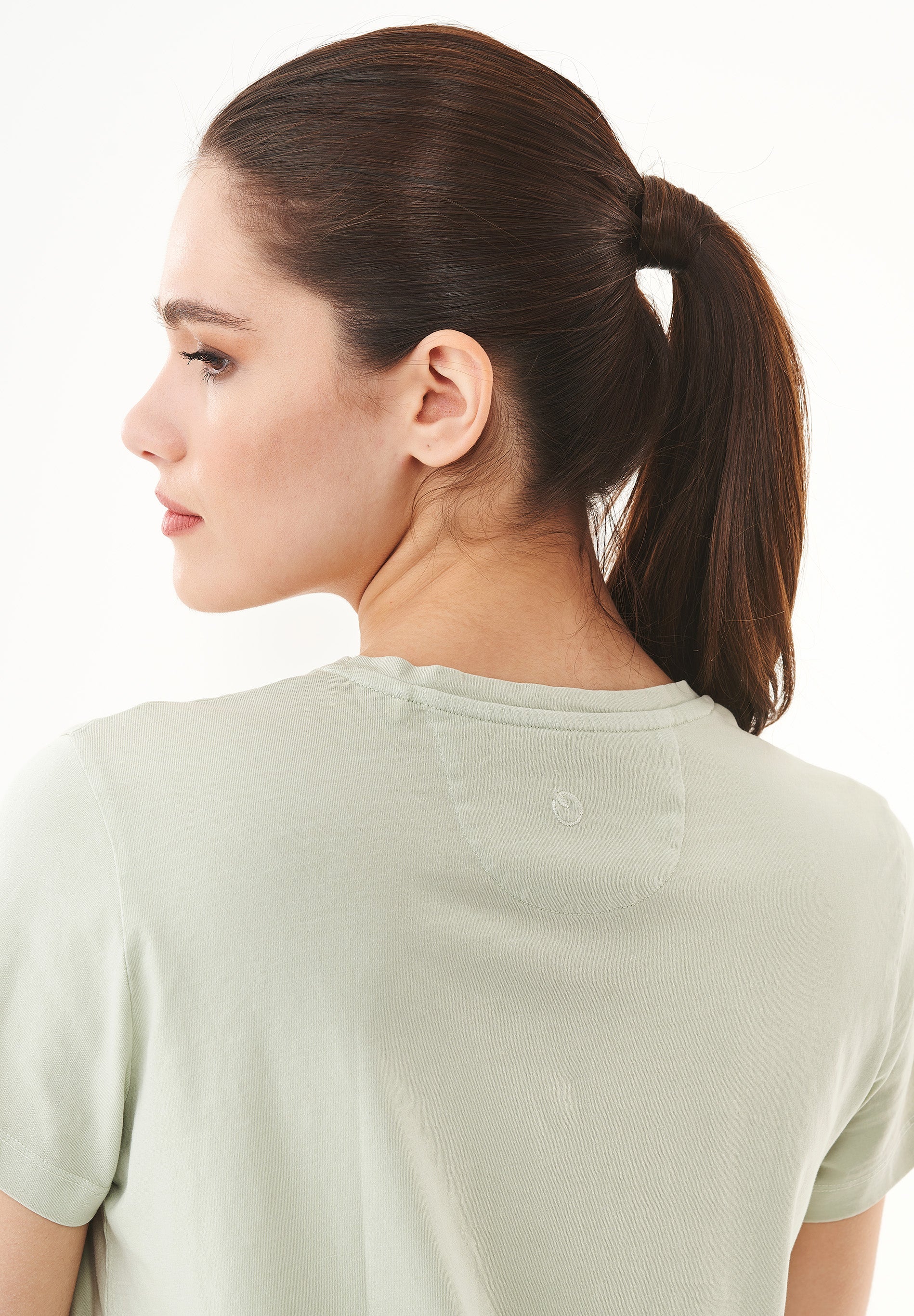 Natural Dye T-Shirt in Organic Cotton light white mulberry leaves - Ecomarket.com