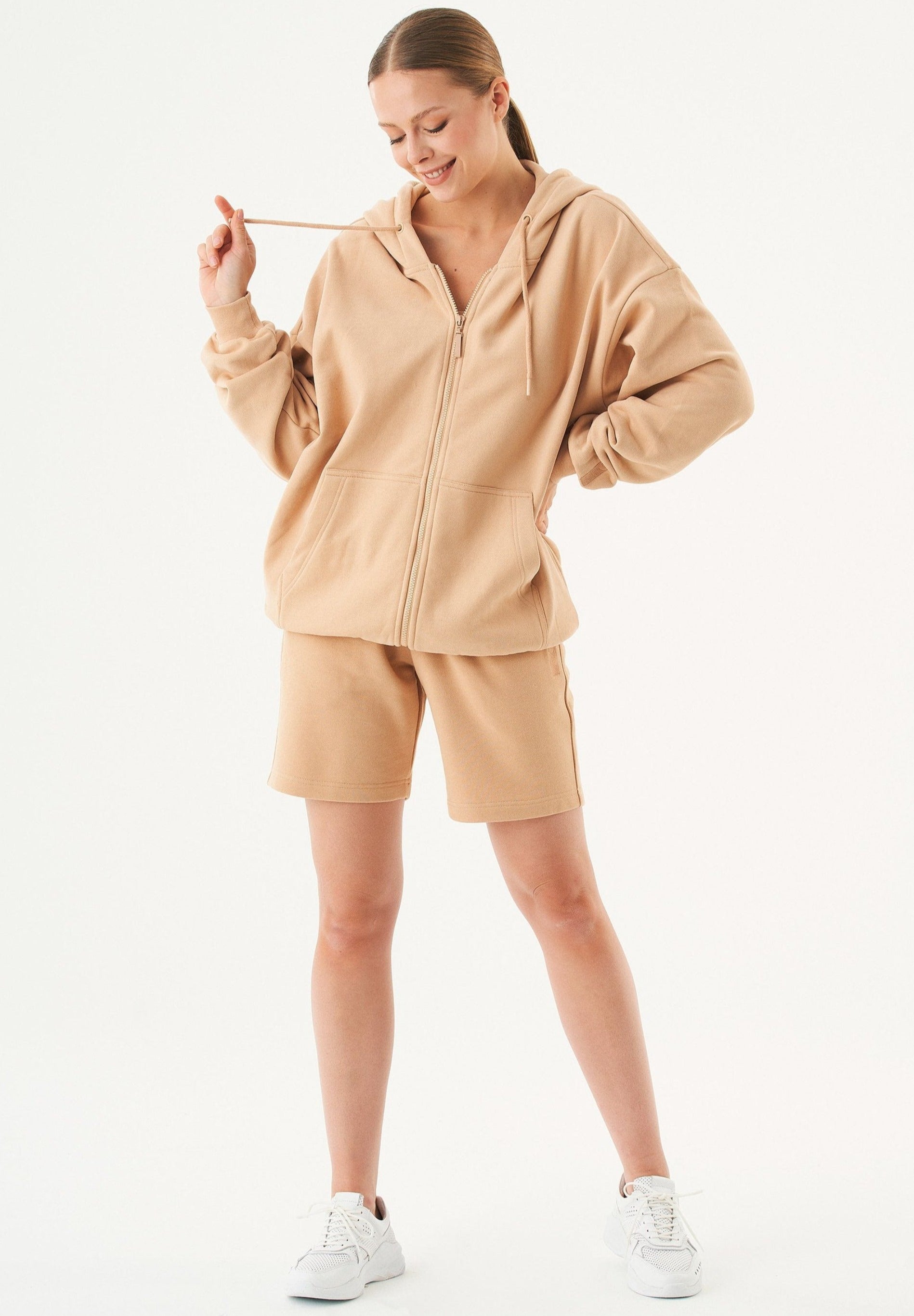 SHEYMA | Sweat Shorts in 100% Organic Cotton in beige - Ecomarket.com