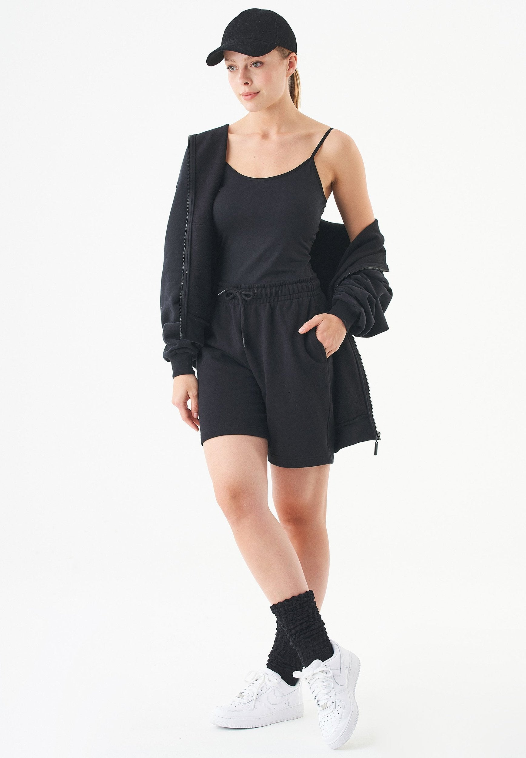 SHEYMA | Sweat Shorts in 100% Organic Cotton in black - Ecomarket.com