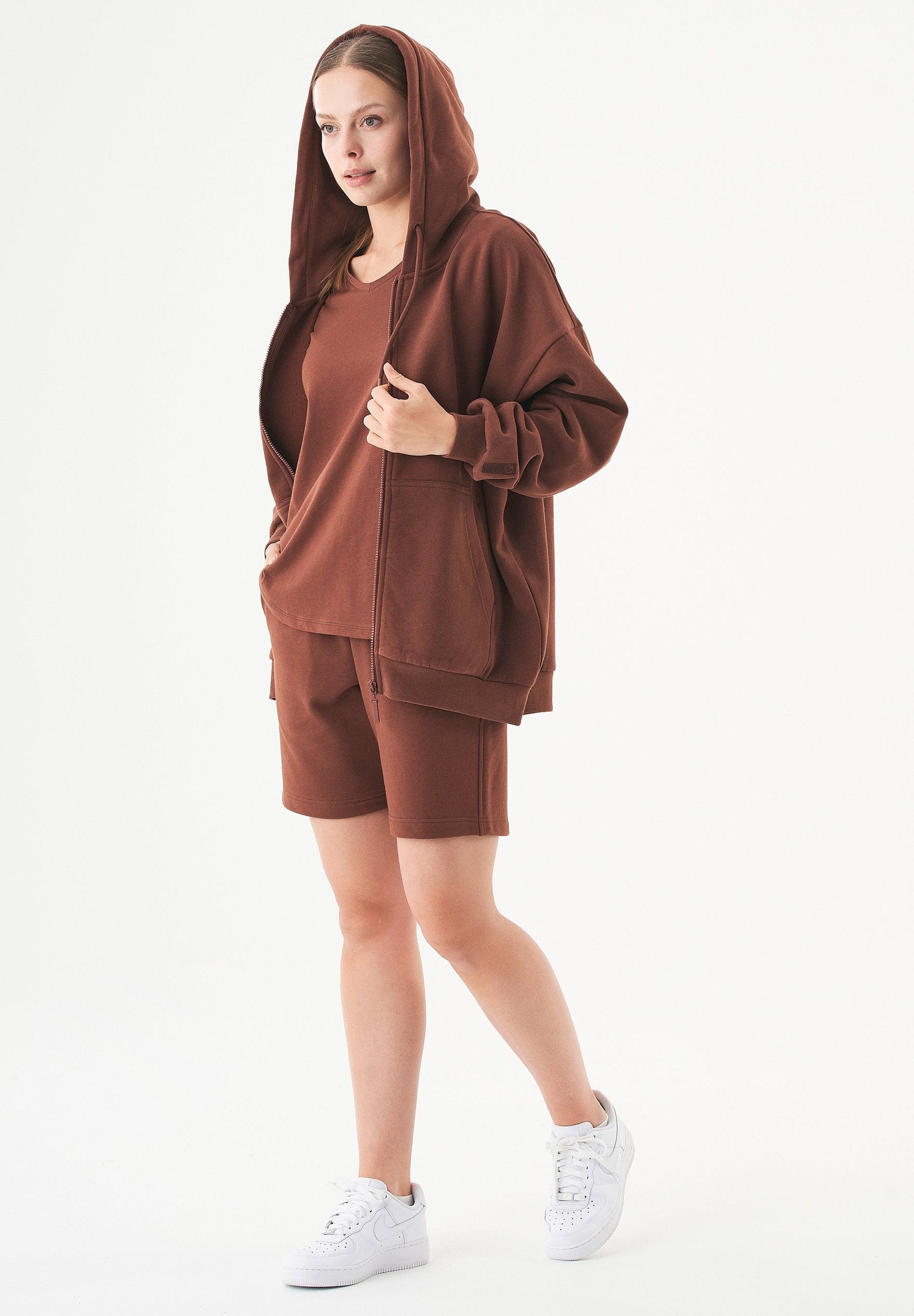 SHEYMA | Sweat Shorts in 100% Organic Cotton in coffee brown - Ecomarket.com