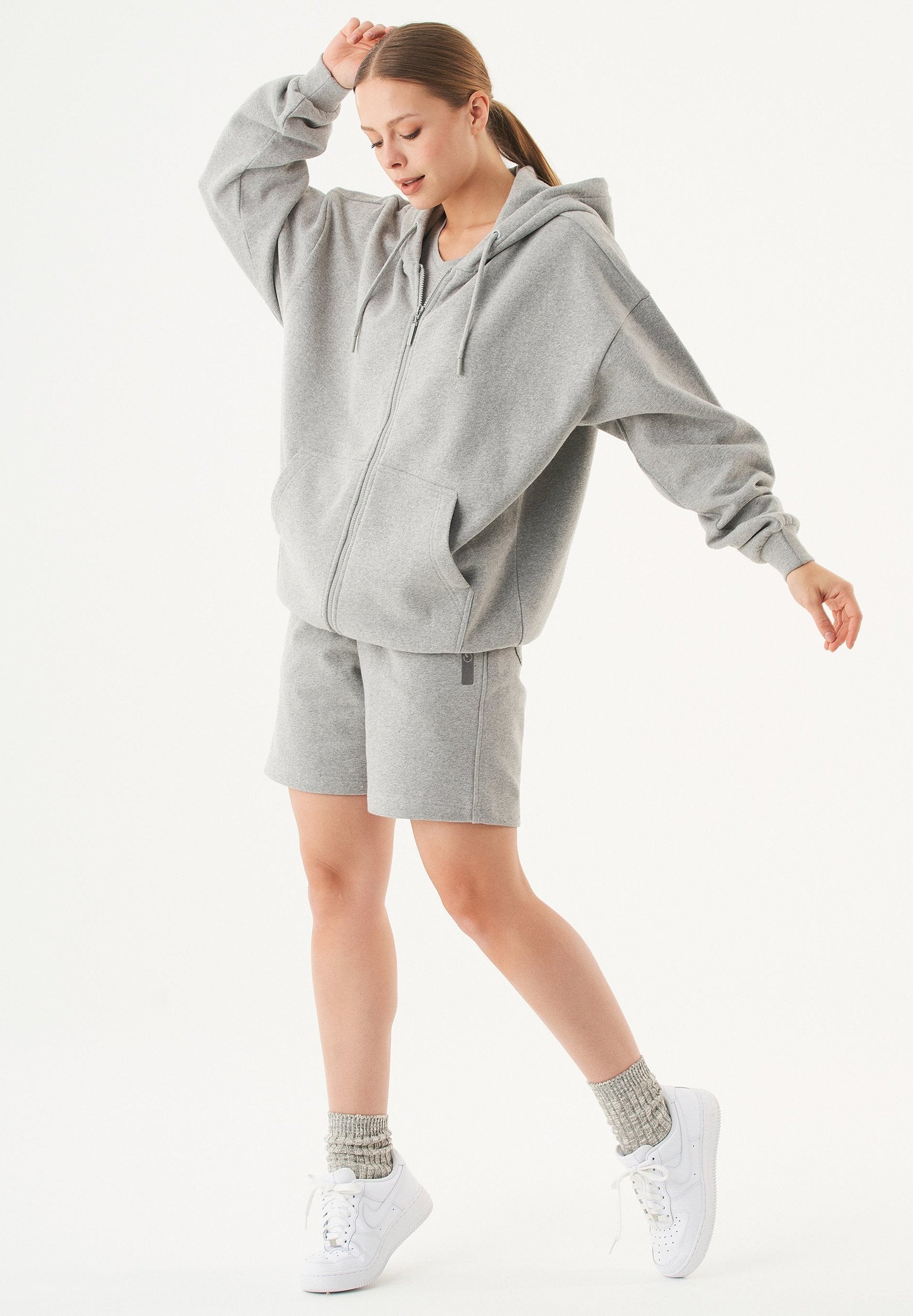 SHEYMA | Sweat Shorts in 100% Organic Cotton in grey melange - Ecomarket.com