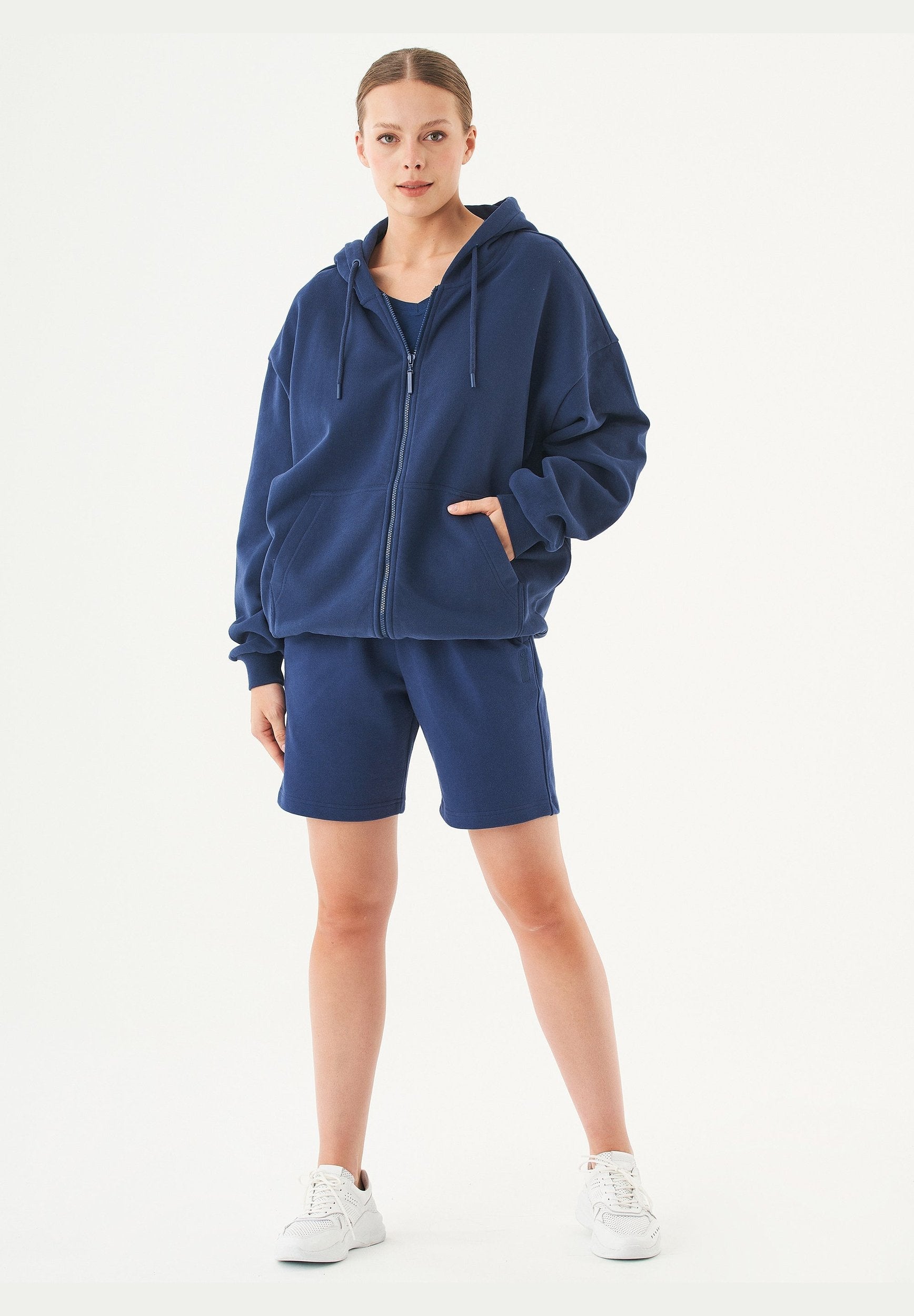 SHEYMA | Sweat Shorts in 100% Organic Cotton in navy - Ecomarket.com