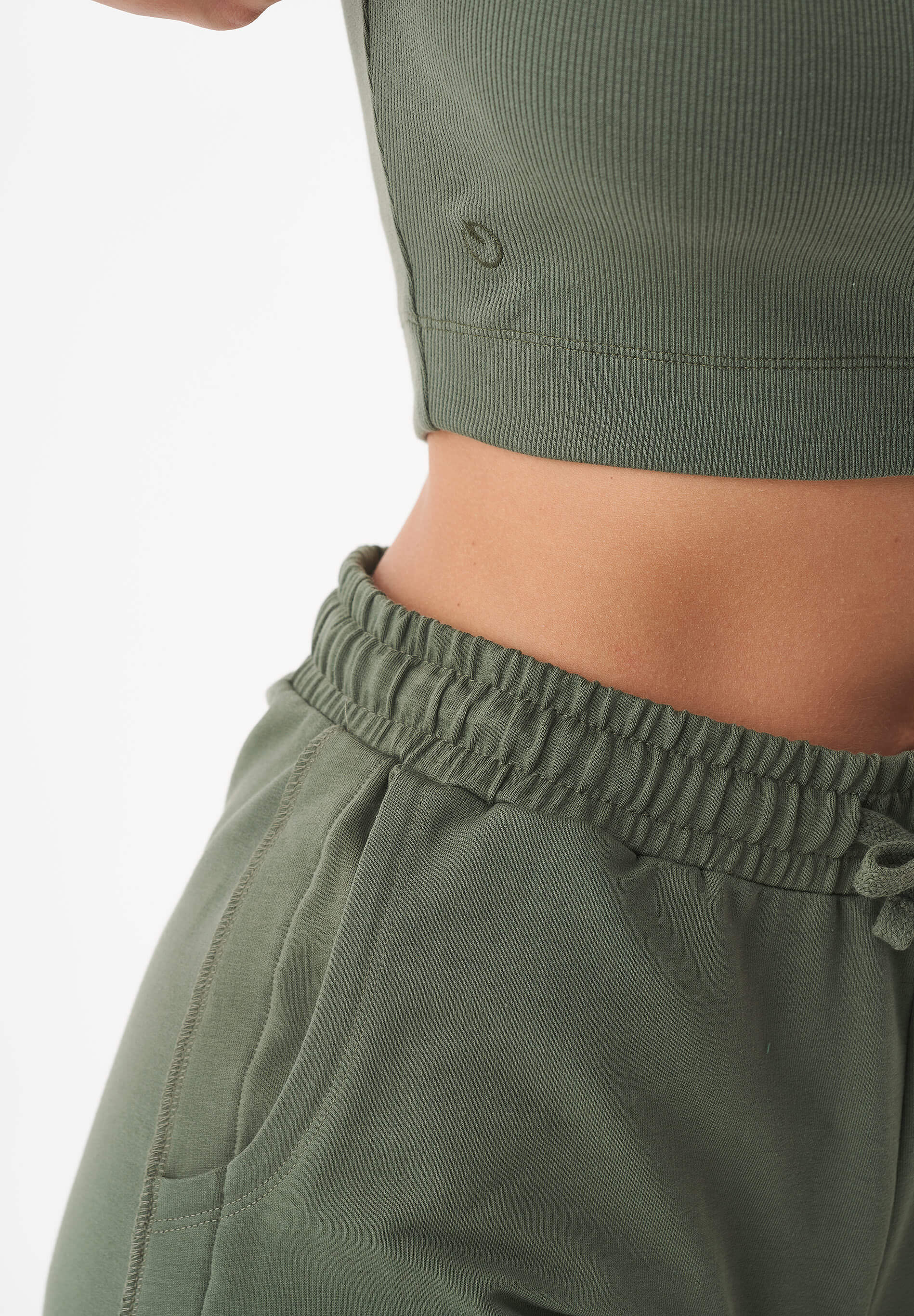 SONNIA | Cropped Ribbed Top in Organic Cotton in olive green - Ecomarket.com