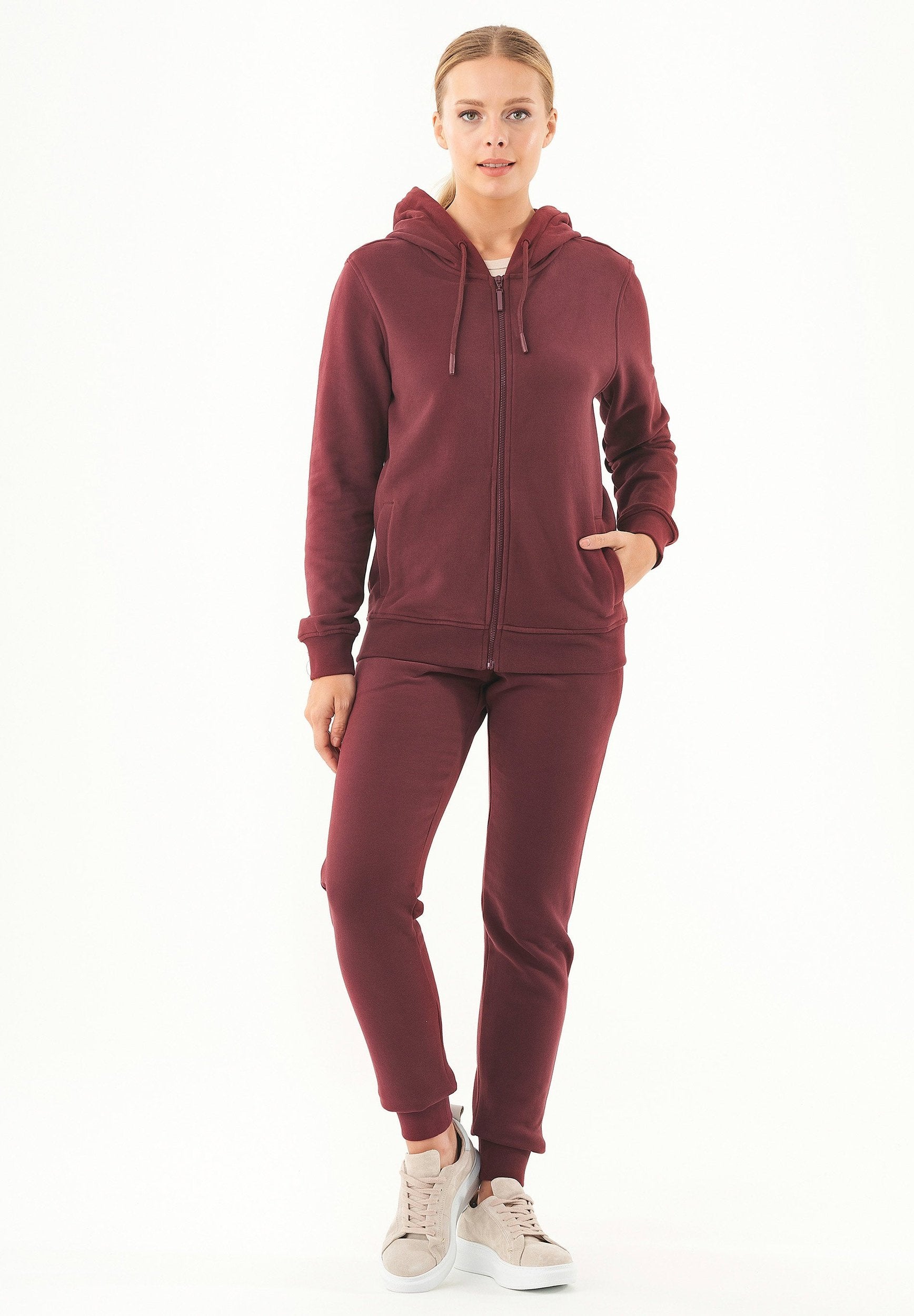 WCASUAL032bordeaux-2.jpg