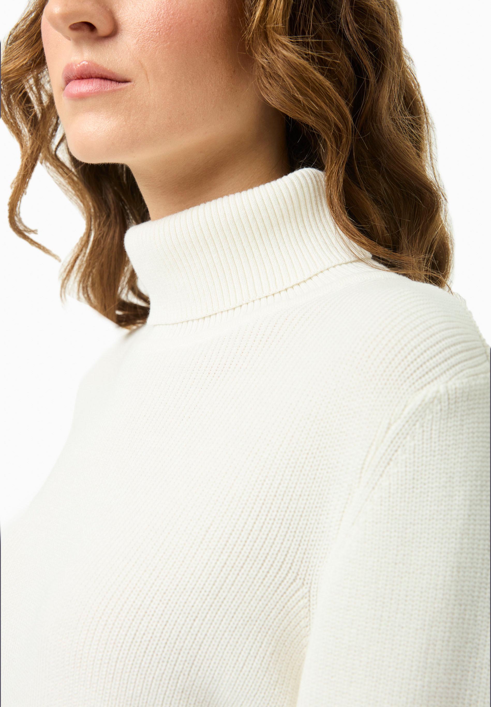 Organic cotton turtleneck sweater in off white - Ecomarket.com