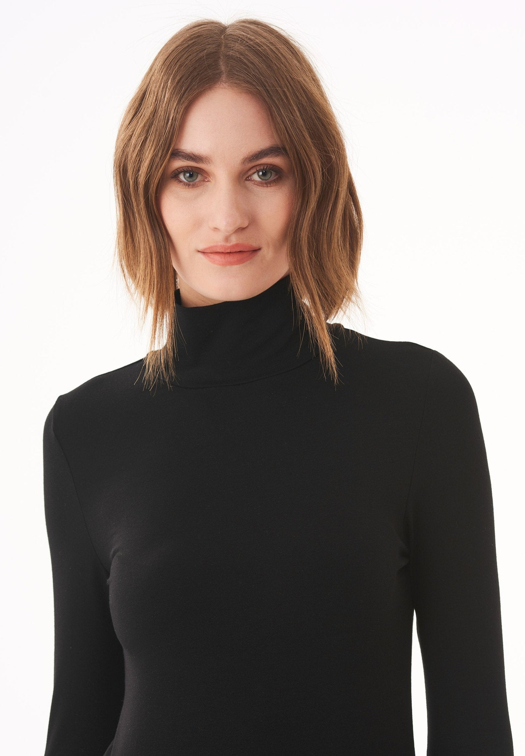 Turtleneck Shirt in LENZING™ ECOVERO™ Jersey (slim fit) in black - Ecomarket.com