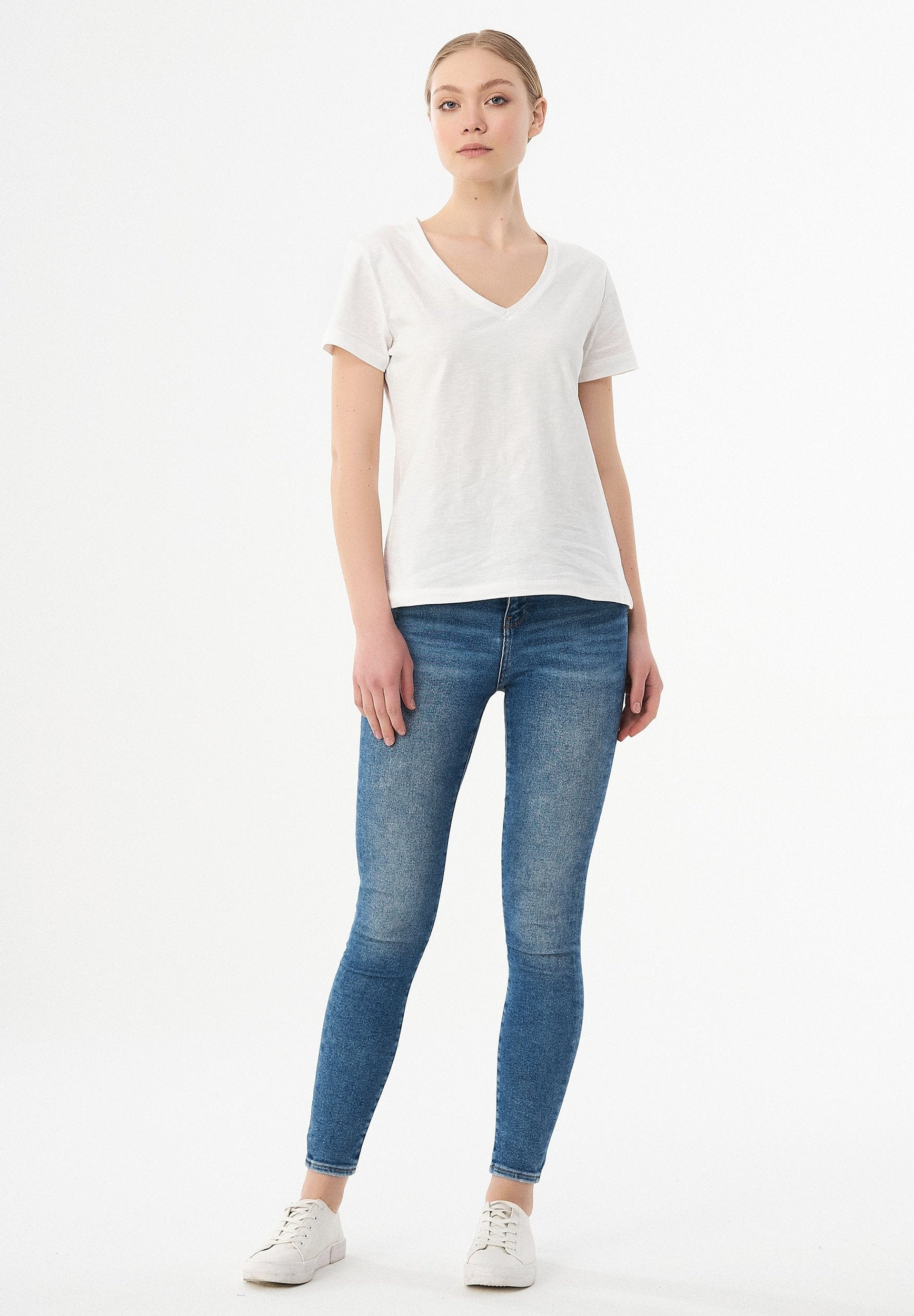 Basic V-Neck T-Shirt in 100% Organic Cotton in off white - Ecomarket.com