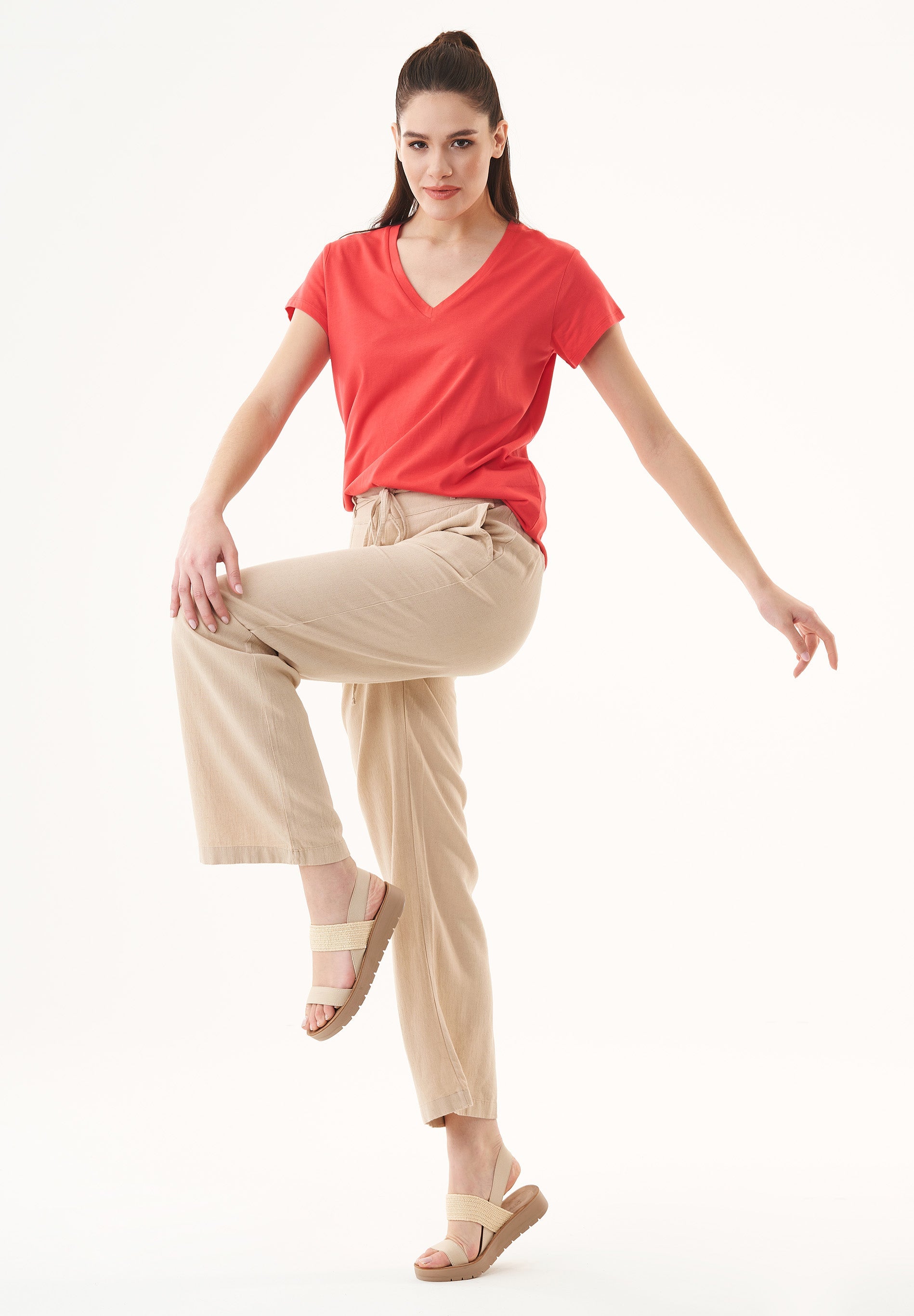 Pants made of LENZING™ ECOVERO™ and linen in sand - Ecomarket.com