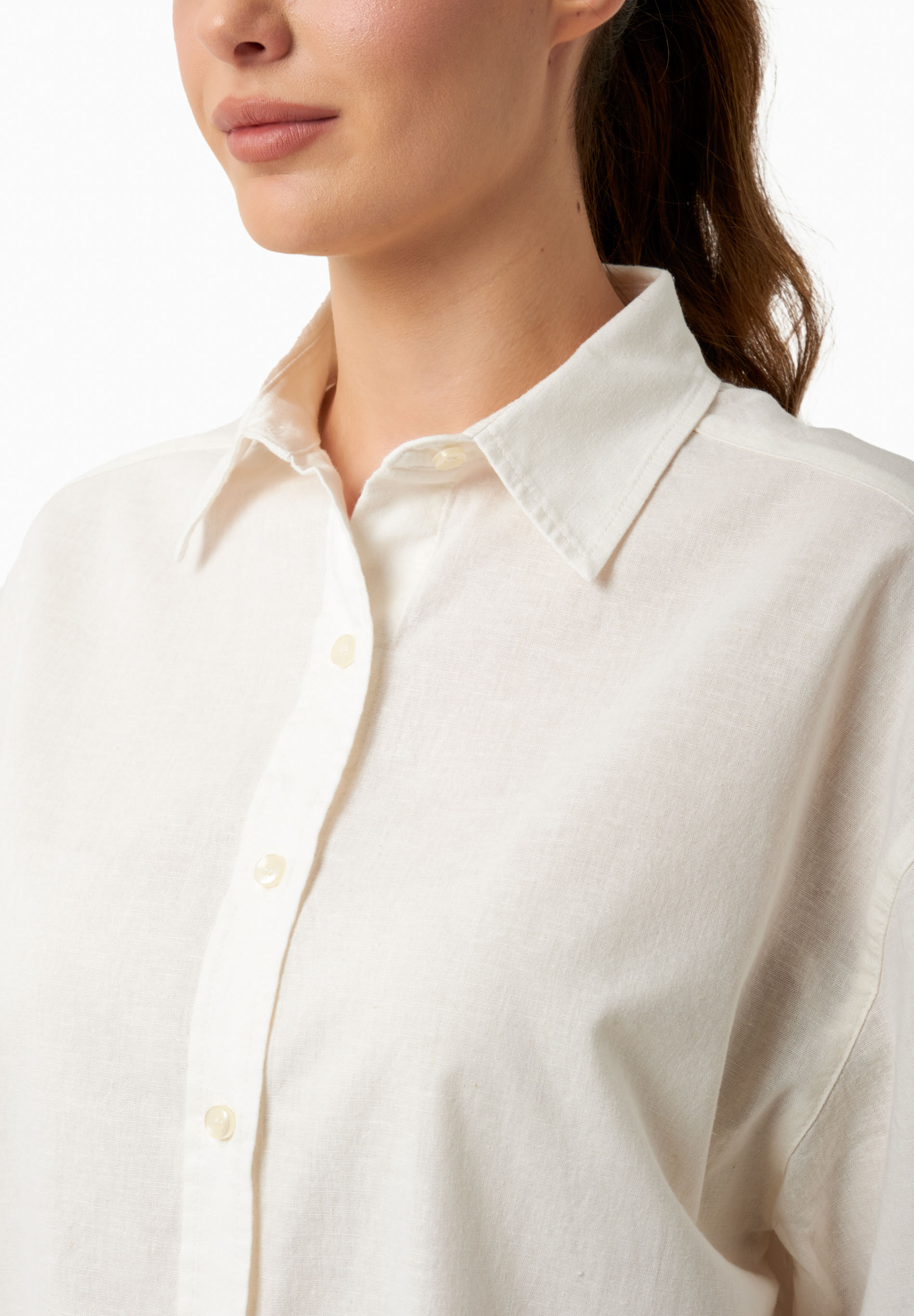 Loose-Fit Blouse in Organic Cotton & Linen in off white - Ecomarket.com