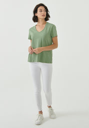 Basic V-Neck T-Shirt in 100% Organic Cotton in fern green - Ecomarket.com