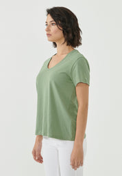 Basic V-Neck T-Shirt in 100% Organic Cotton in fern green - Ecomarket.com