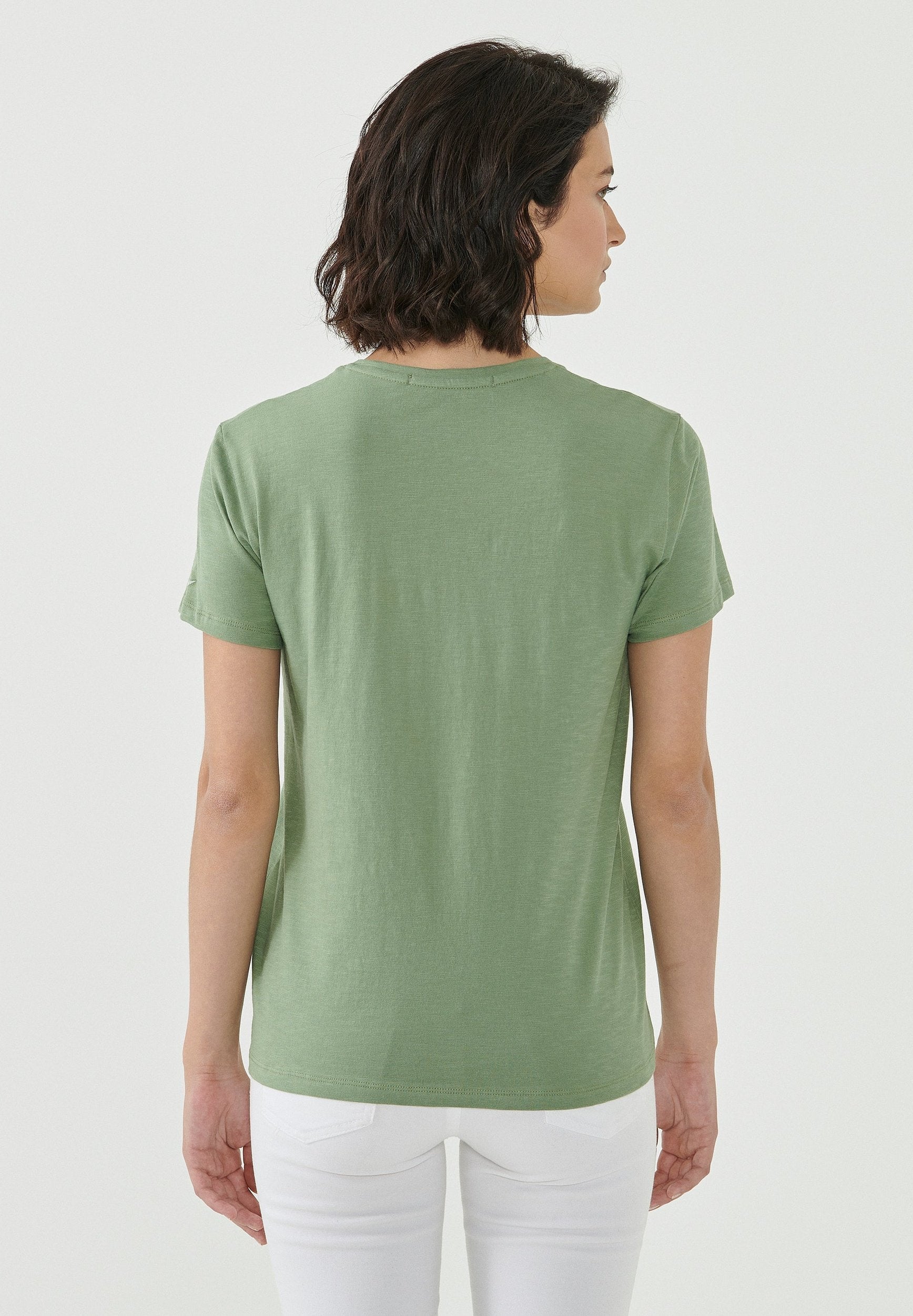 Basic V-Neck T-Shirt in 100% Organic Cotton in fern green - Ecomarket.com