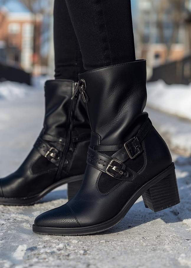 Vegan Boots vs Synthetic Boots: What’s the Real Difference?