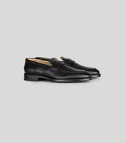 Vegan Loafer - Man with blake-construction in black, ideal for formal and casual outfits.