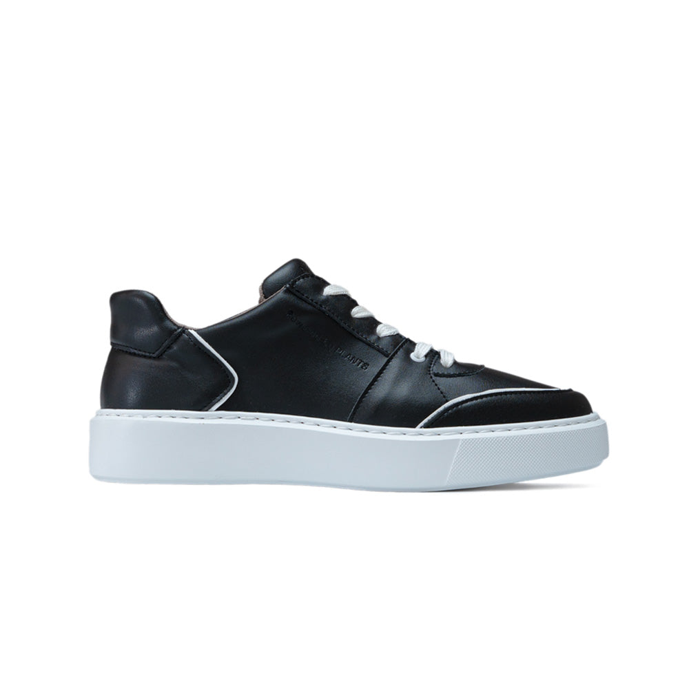 AGAZI EMI Low Black sneaker side view showcasing its sleek design. Sustainability Shoes. Environment friendly shoes.