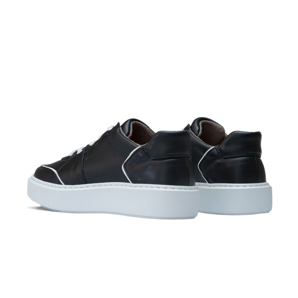 AGAZI EMI Low Black sneakers rear view highlighting the eco-friendly material. Sustainability Shoes. Environment friendly shoes.