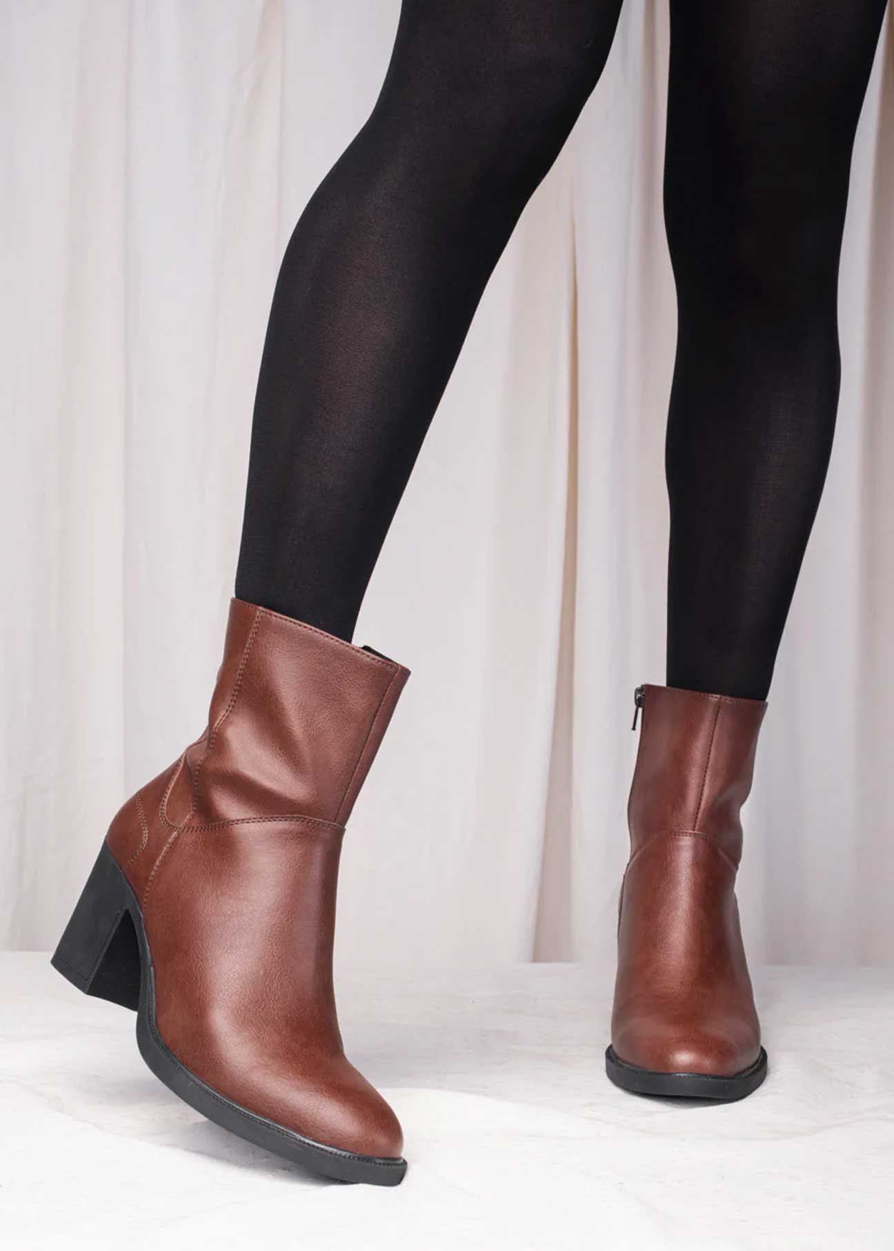 Alicia Brown Vegan Ankle Boots - Ecomarket.com