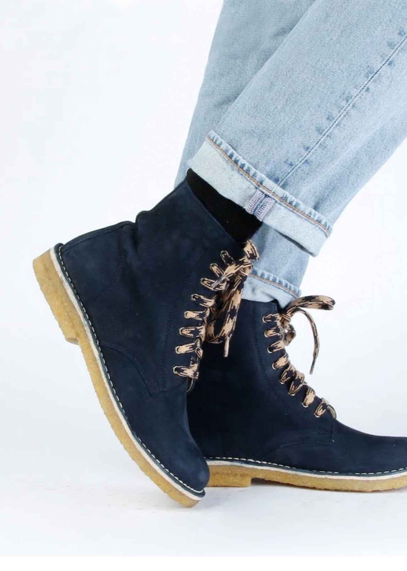 Anda-Boots-blue-1.jpg