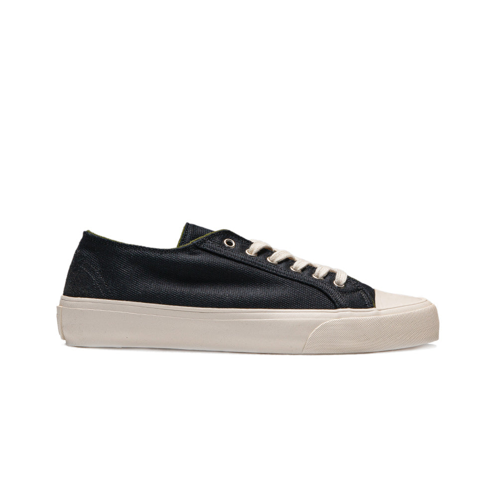 Side view of Bamburista Low Top GrassHopper Corvino Black sneaker for men, made from bamboo textile, showcasing its sustainable design.