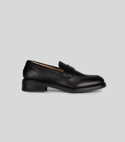Vegan Loafer - Woman, stylish black shoe with blake construction, perfect for casual and formal outfits.