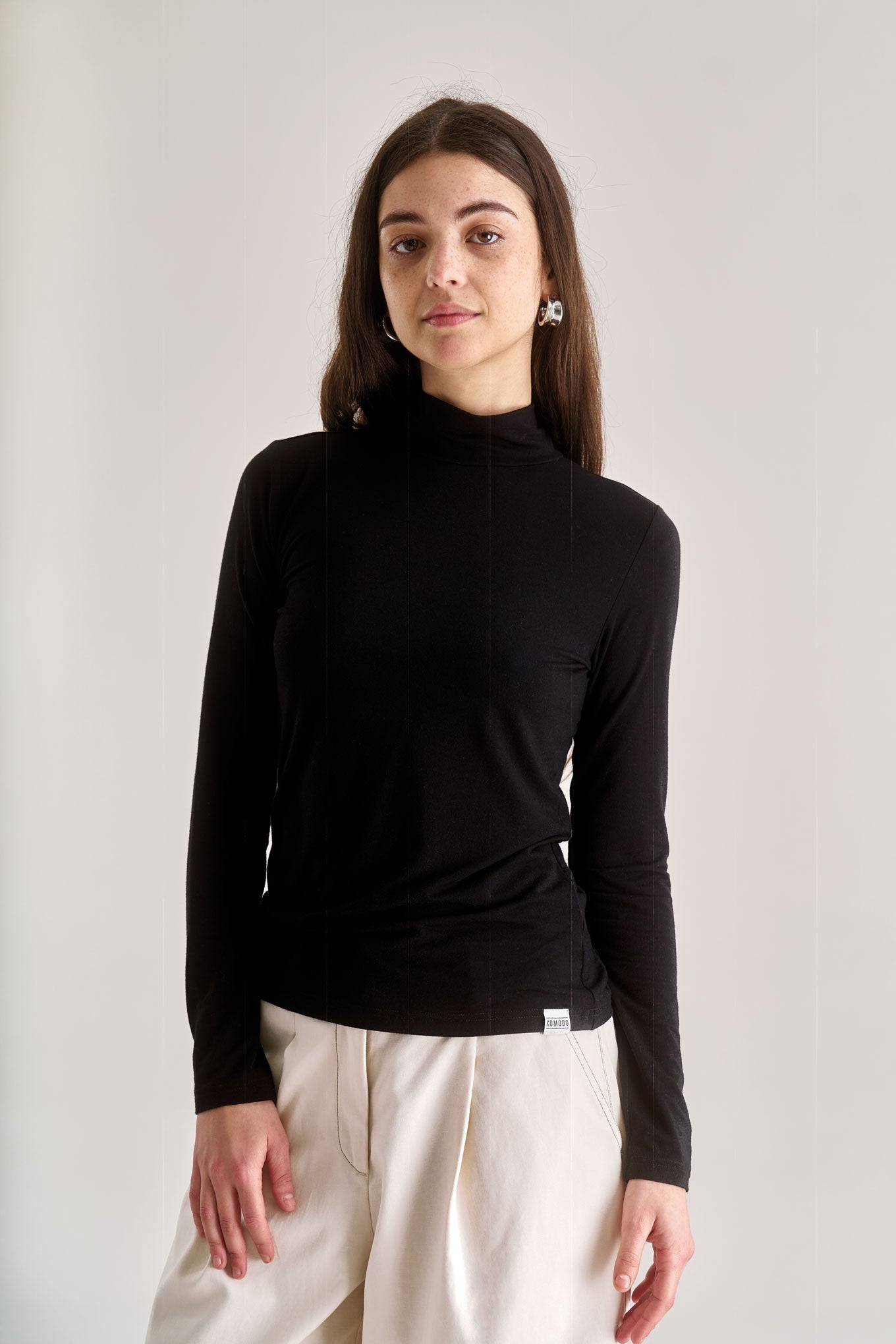 C1-MJ-08-SIKINILLA-Top-Black---C-T-20-SOFIA-Trousers-Cream-2.jpg