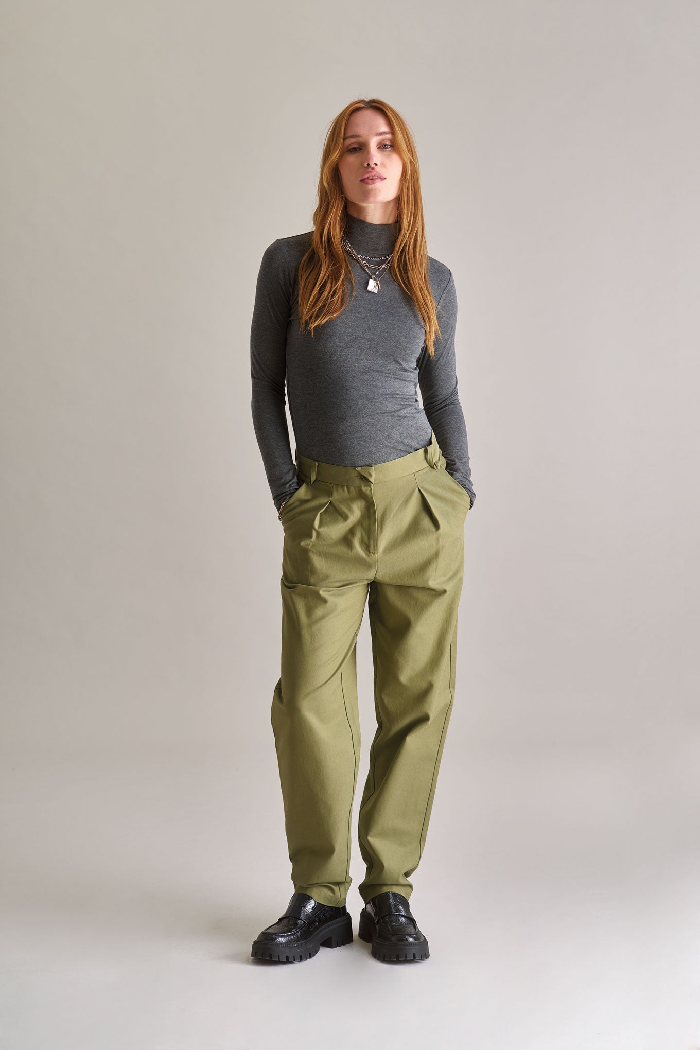 C1-MJ-46-SKINILLA-Top-Charcoal---C1-T-31-Lyra-Trousers-Olive.jpg