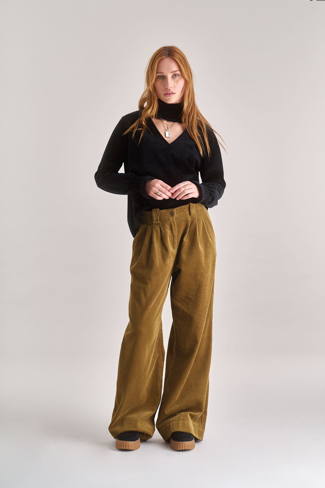 CL-V-29-ALICE-Top-Black---C1-CDY-21-LOLA-Trousers-Olive-tif_2e9c39d8-cc97-49ba-8d5c-77ebbe5c93ed.jpg