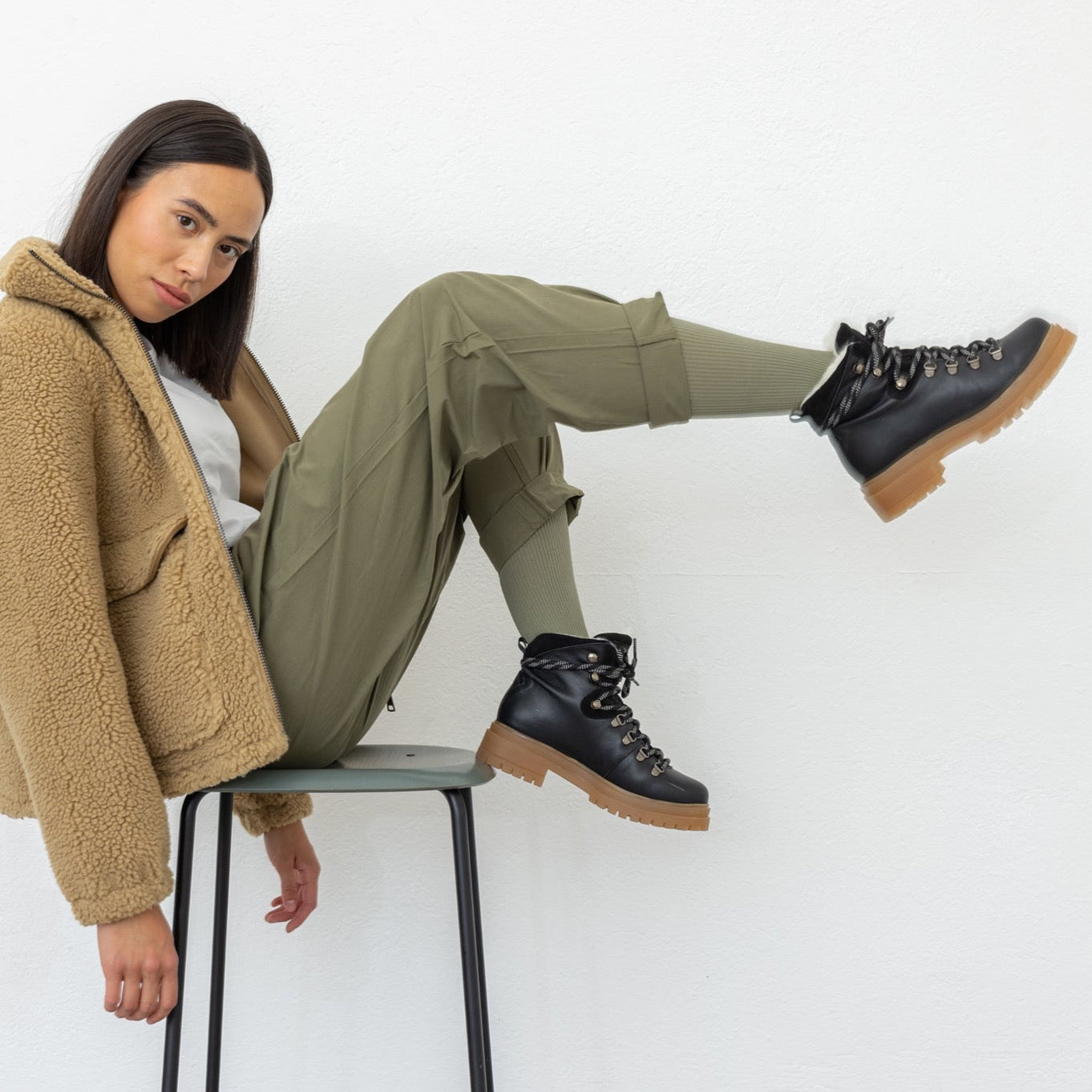 DEMI Botas negras para senderismo con cordones y forro cálido