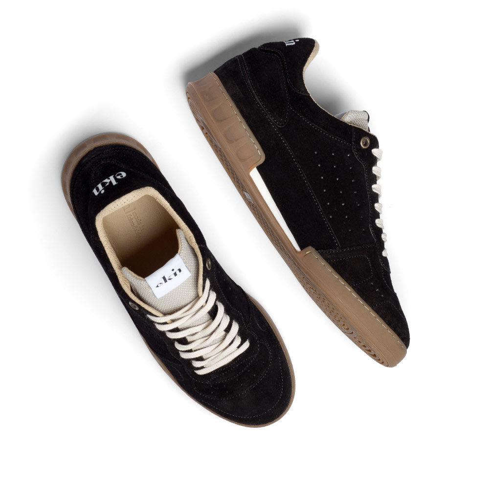 Pair of EKN Alder Black sneakers displayed from top and side angles, highlighting the eco-friendly materials.