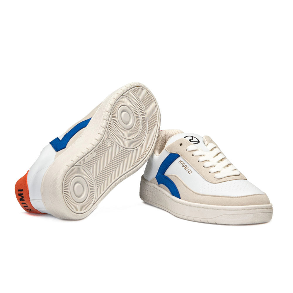 Side and sole view of KUMI white recycled material shoes with blue accents and orange heel tab, Hygge/22 model.