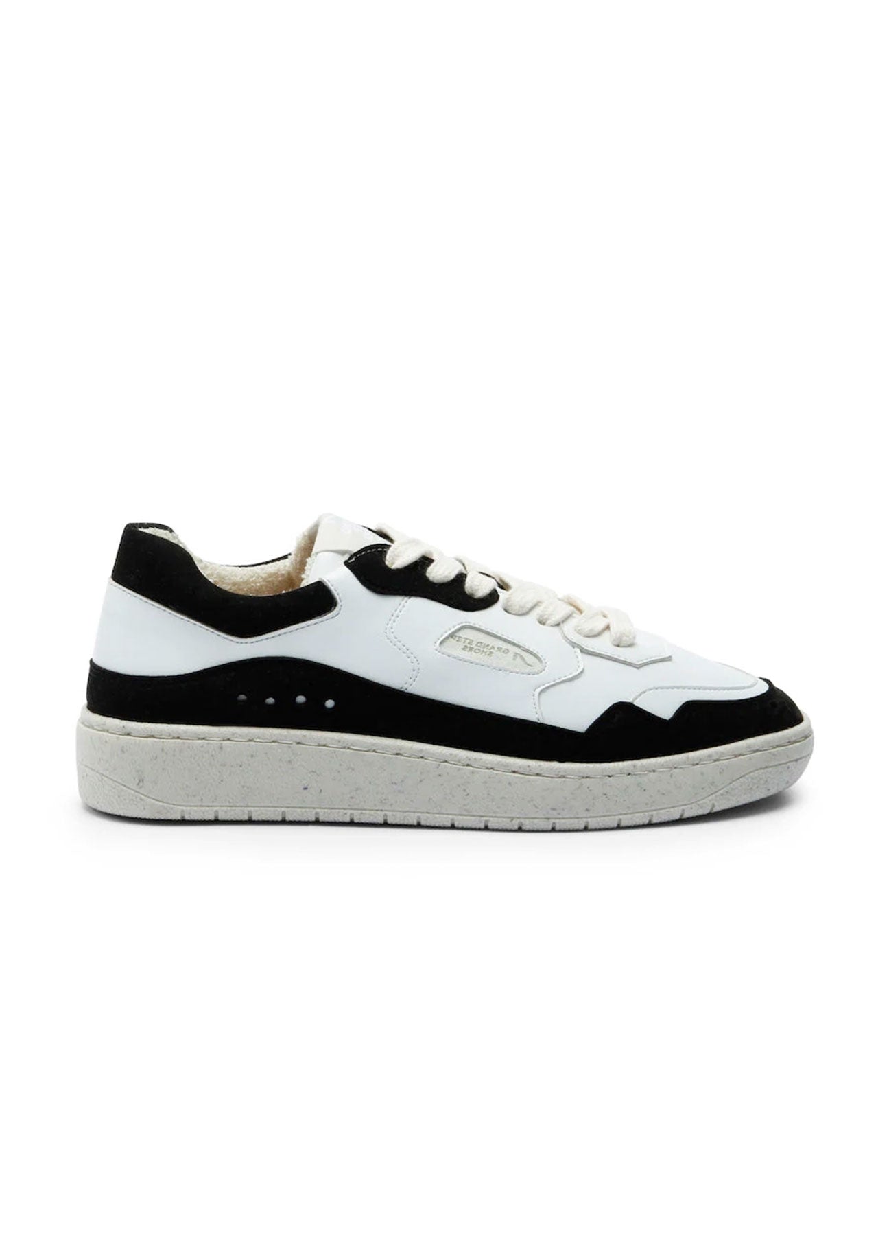 Level Black & White Vegan Sneakers – made with Apples - Ecomarket.com