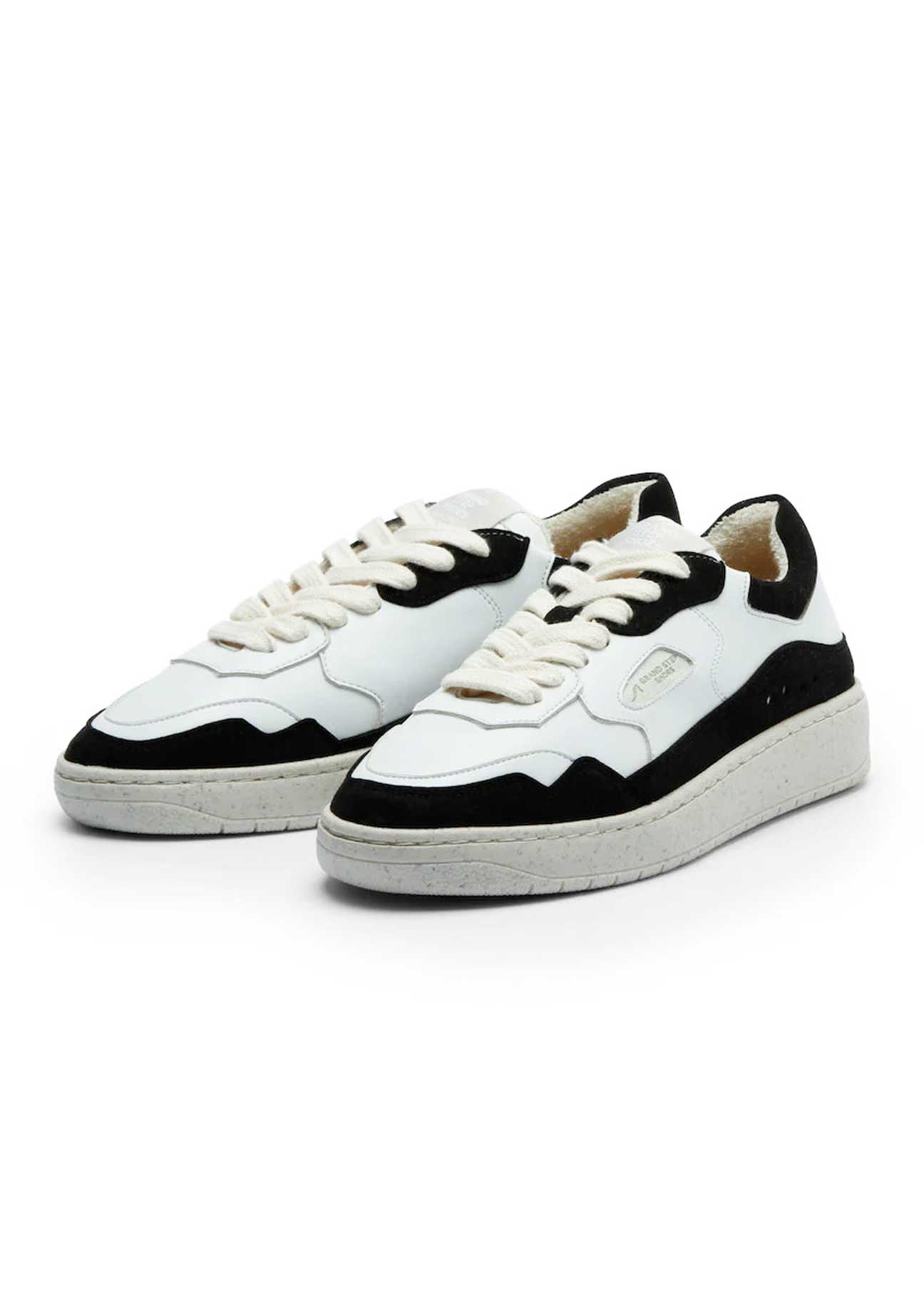 Level Black & White Vegan Sneakers – made with Apples - Ecomarket.com