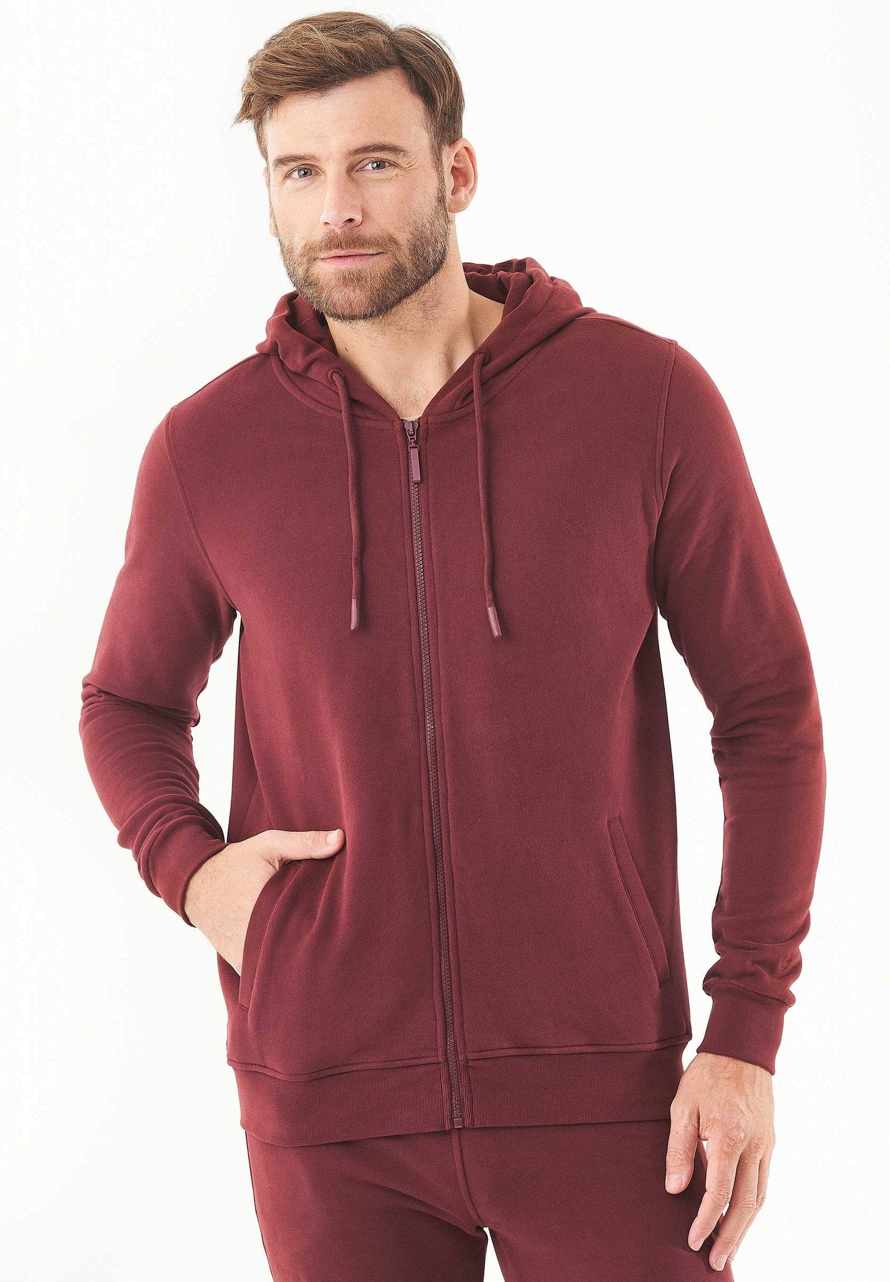 MCASUAL530bordeaux-0.jpg
