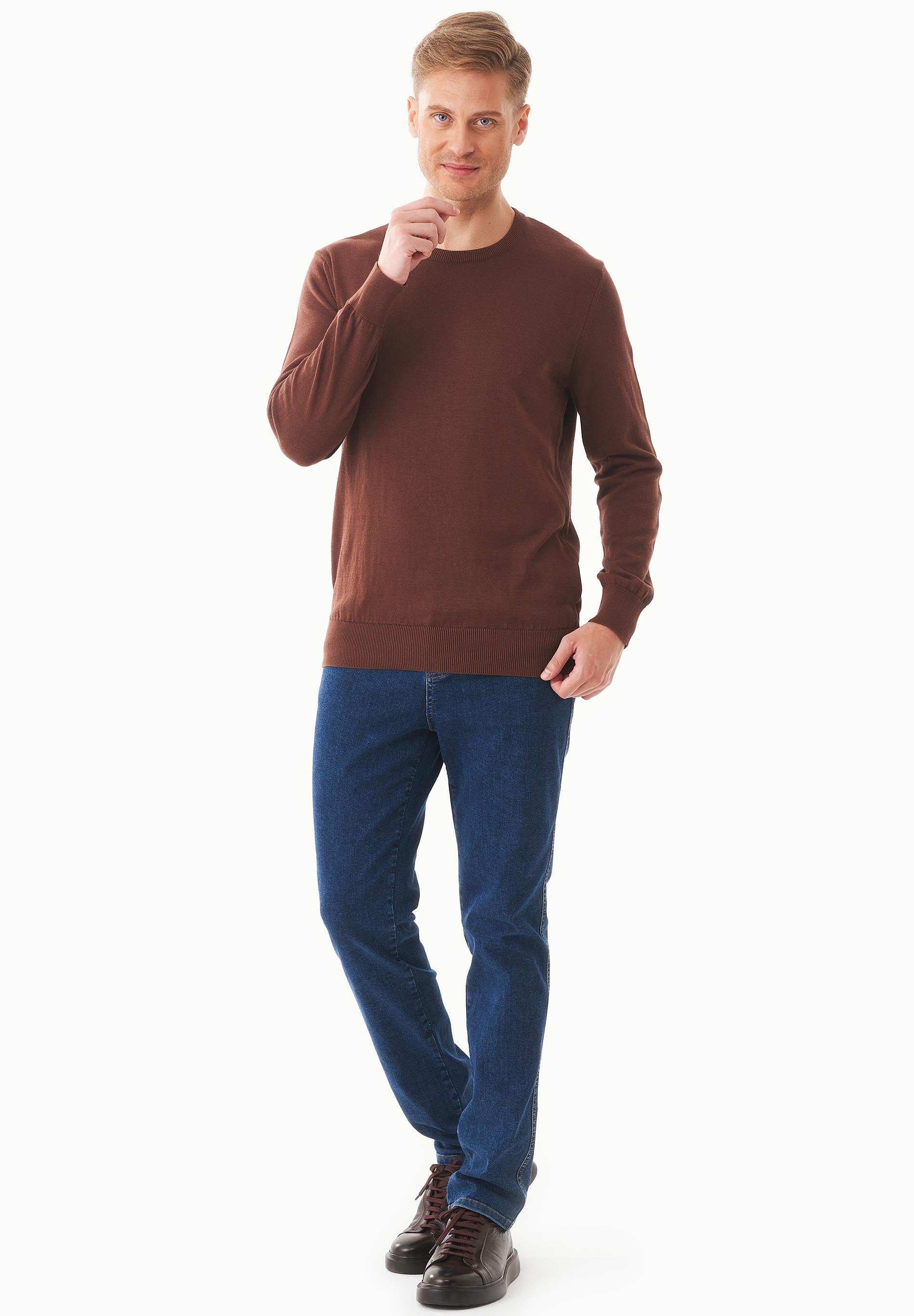 MCASUAL540radicalbrown-2-088023.jpg