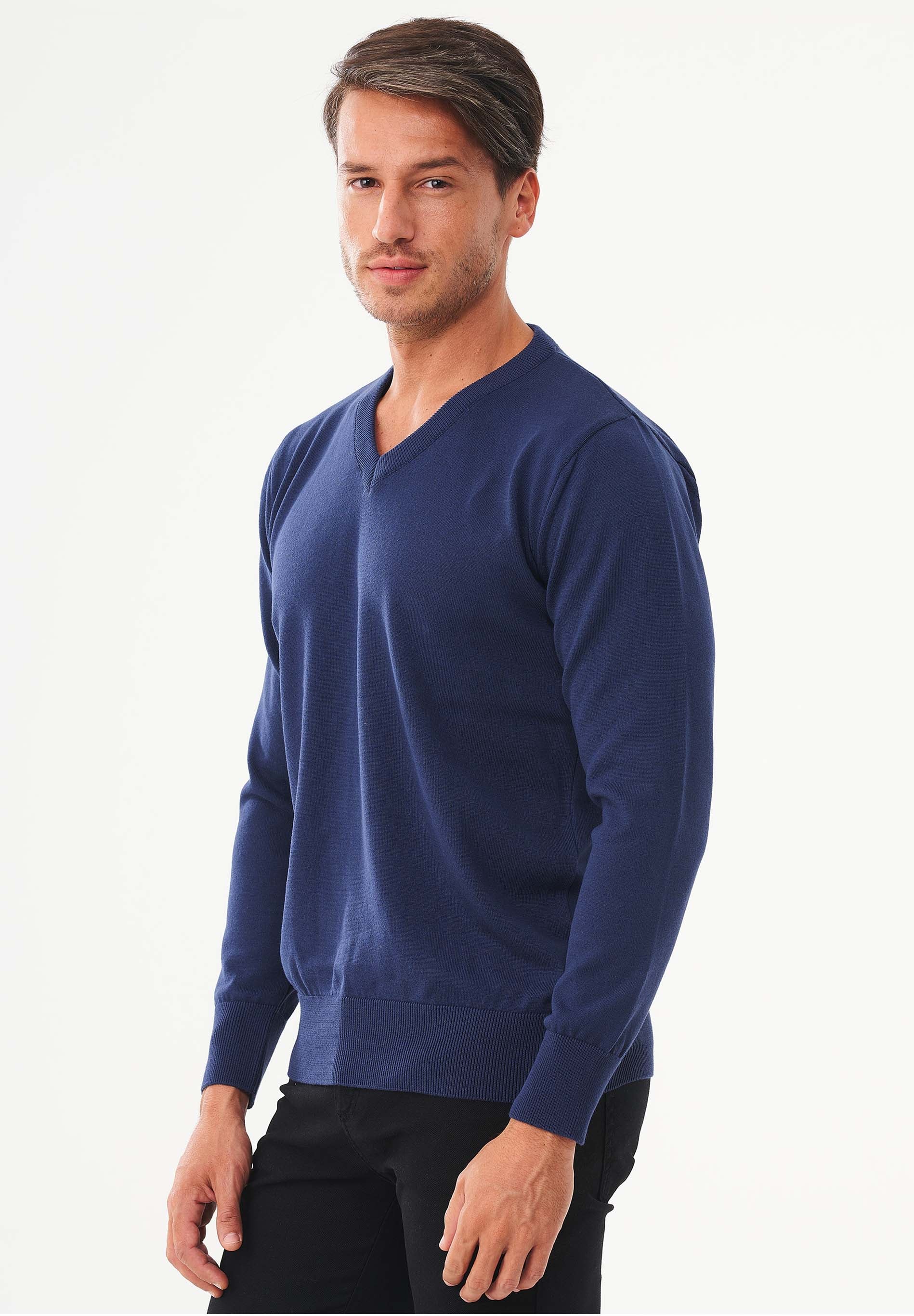 Organic Cotton Knit V-neck Sweater in navy